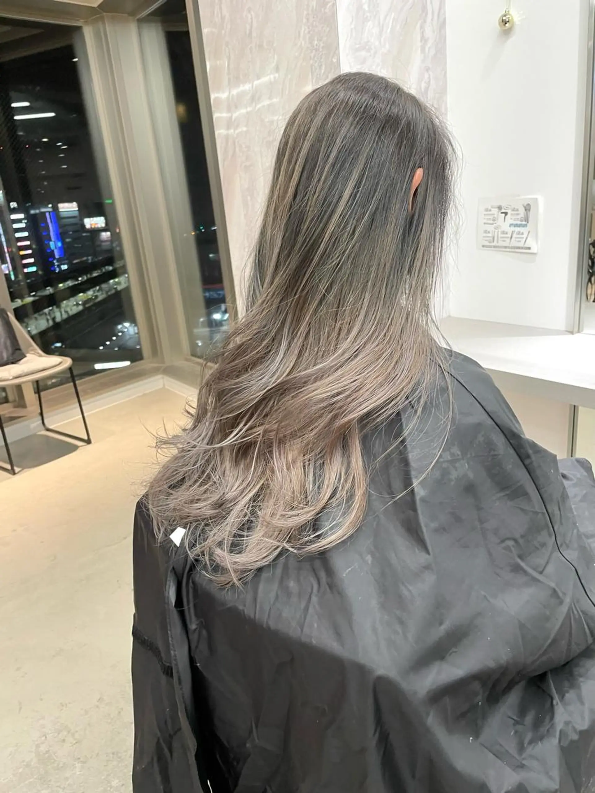 ロング カラー ヘアアレンジ バレイヤージュ ブリーチ レイヤーカット 🎗秋山勇 /三宮指名No.1のヘアスタイル
