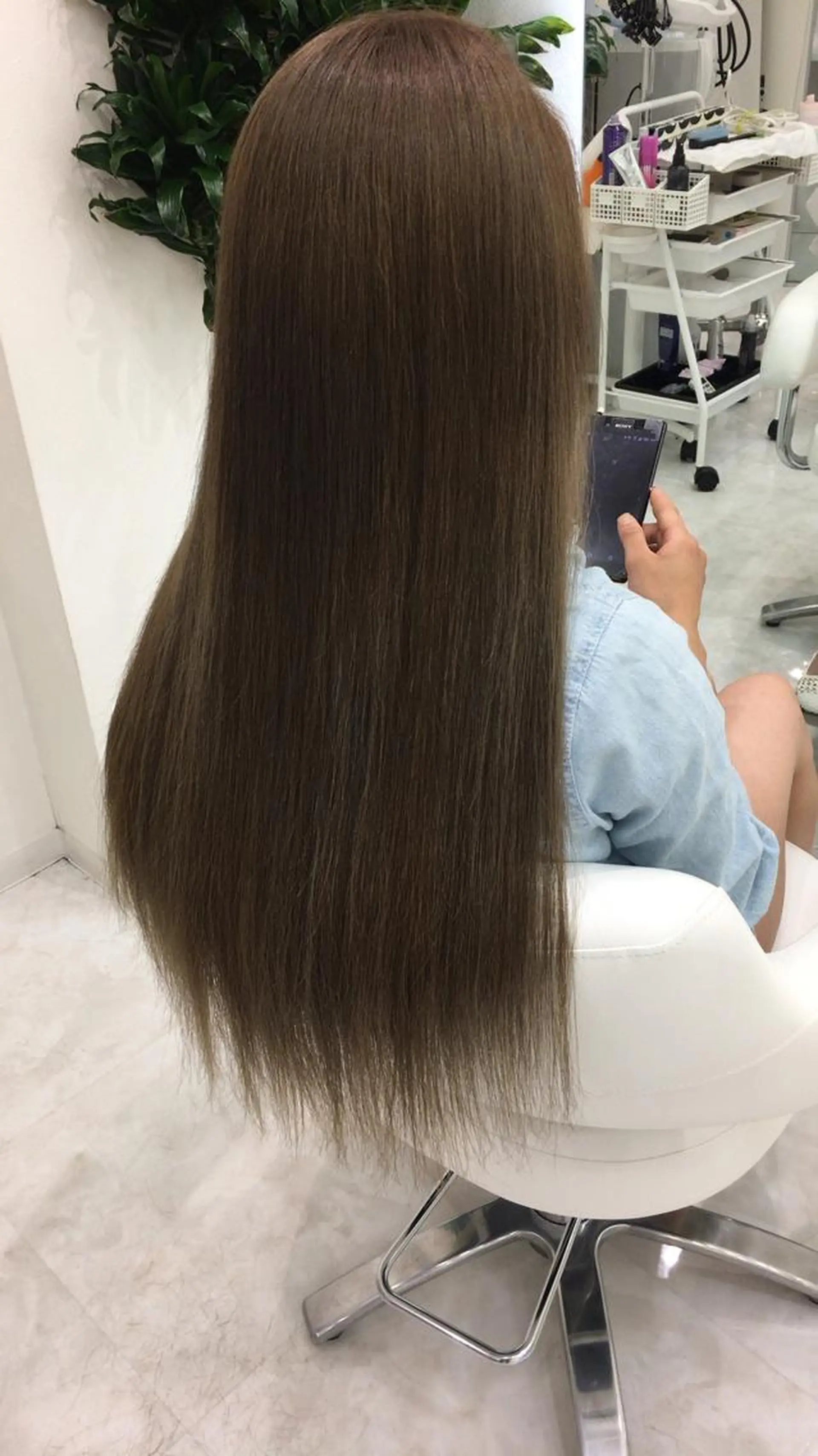 ロング カラー アッシュ アッシュグレー アッシュグレージュ ブリーチ グラデーションカラー 佐藤 祥太のヘアスタイル
