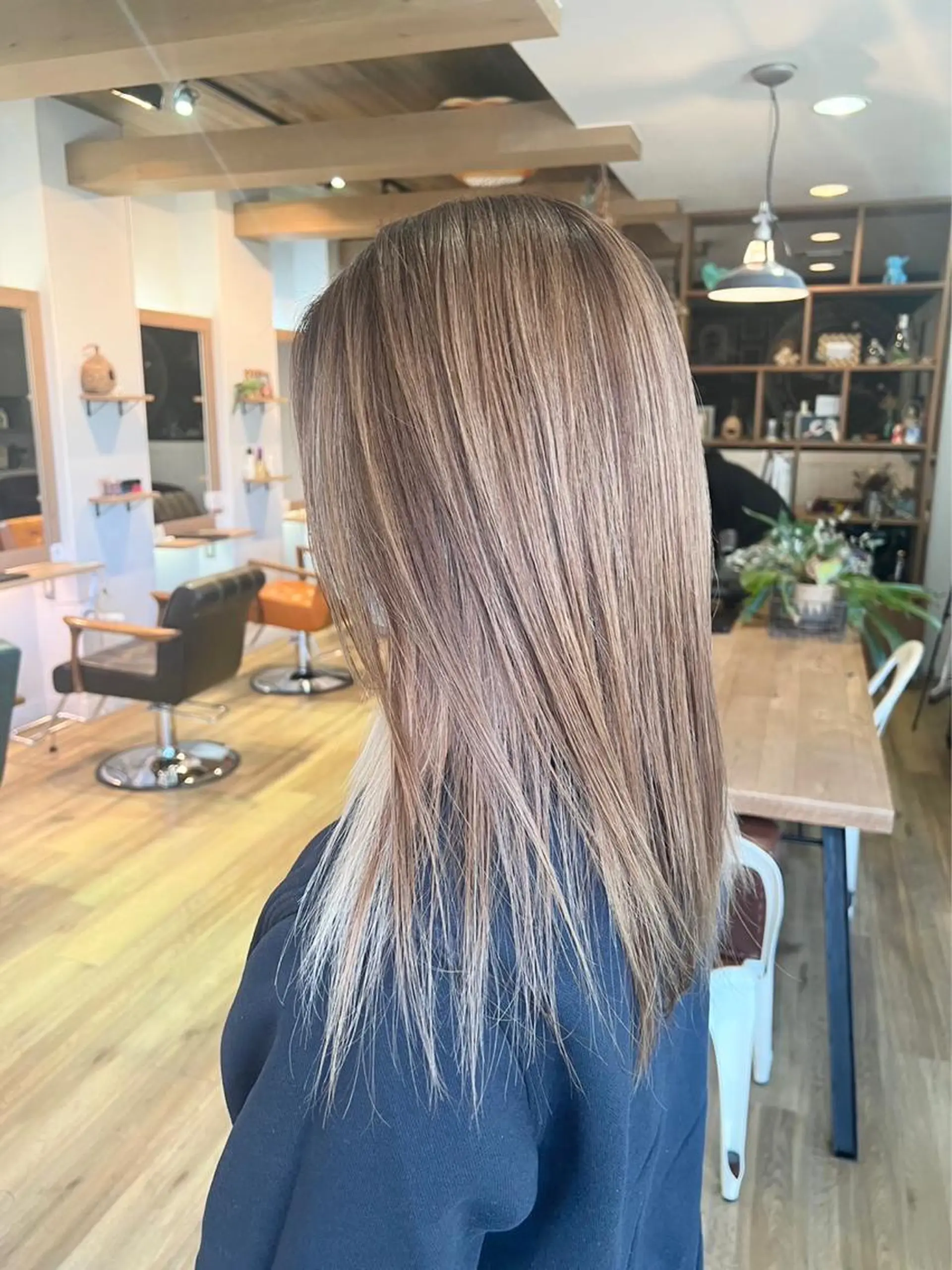 セミロング アッシュ カット ヘアカラー トリートメント 堀 望美のヘアスタイル