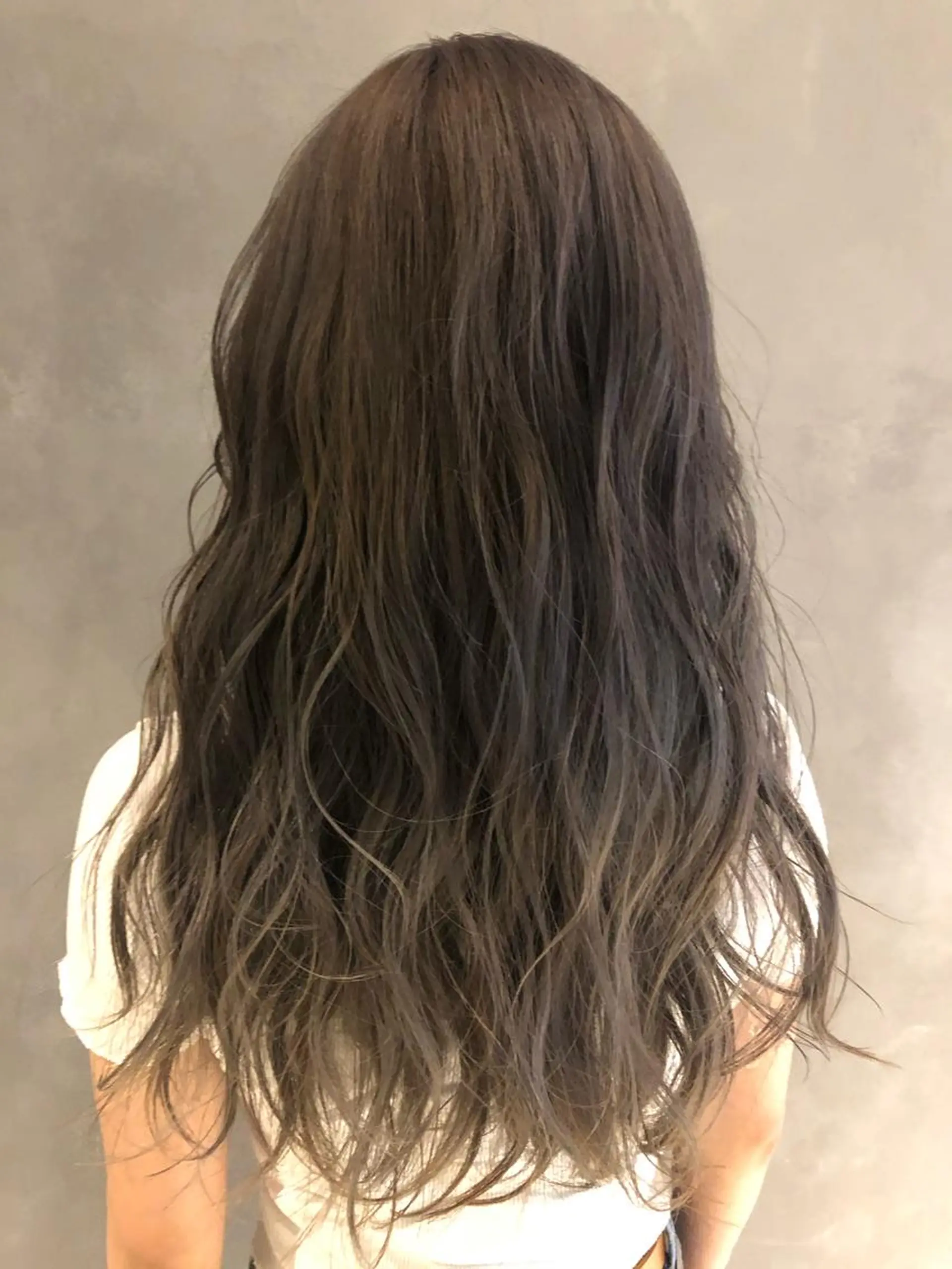 ロング カラー ブリーチ 長谷川 沙紀のヘアスタイル