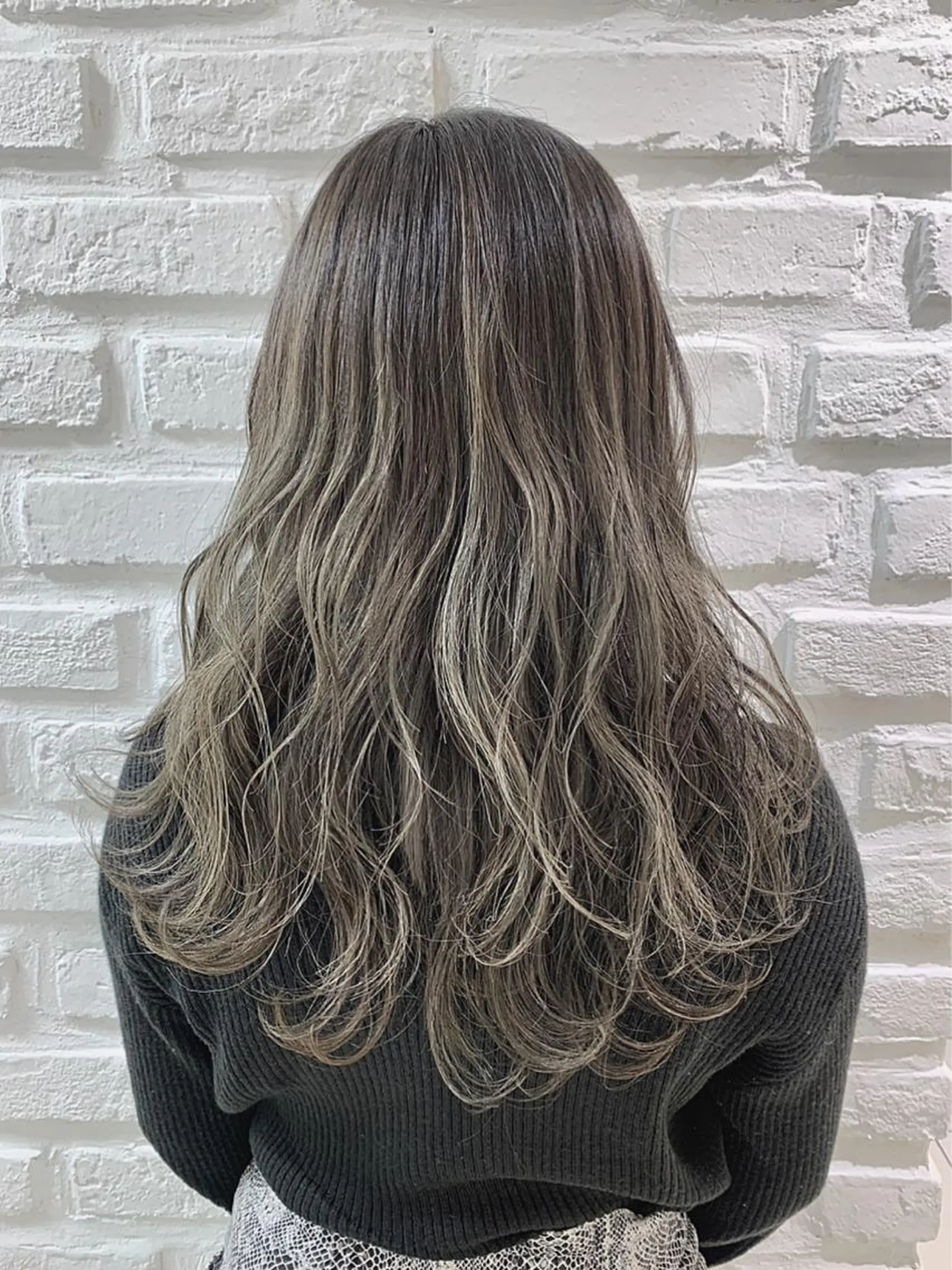 ロング カラー ブリーチ デザインカラー グラデーションカラー グレージュ ハイライトカラー ヘアカラー トリートメント 【デザインカラー】 粥川佳日望のヘアスタイル