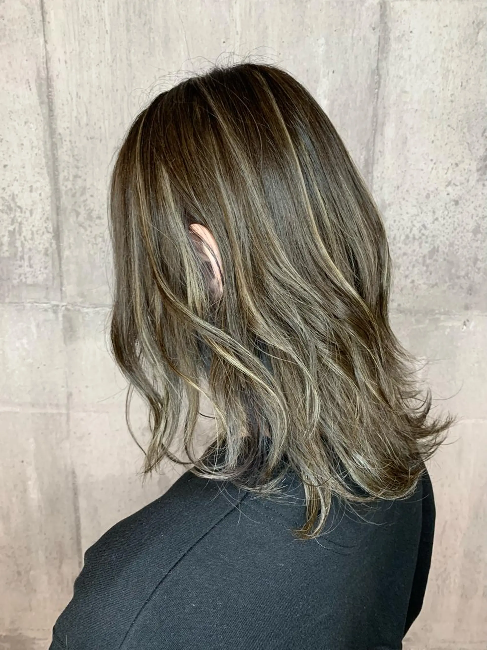 ミディアム ハイライト カット ヘアカラー Welila by haku所属・Yuuki ウェリラバイハクのヘアスタイル