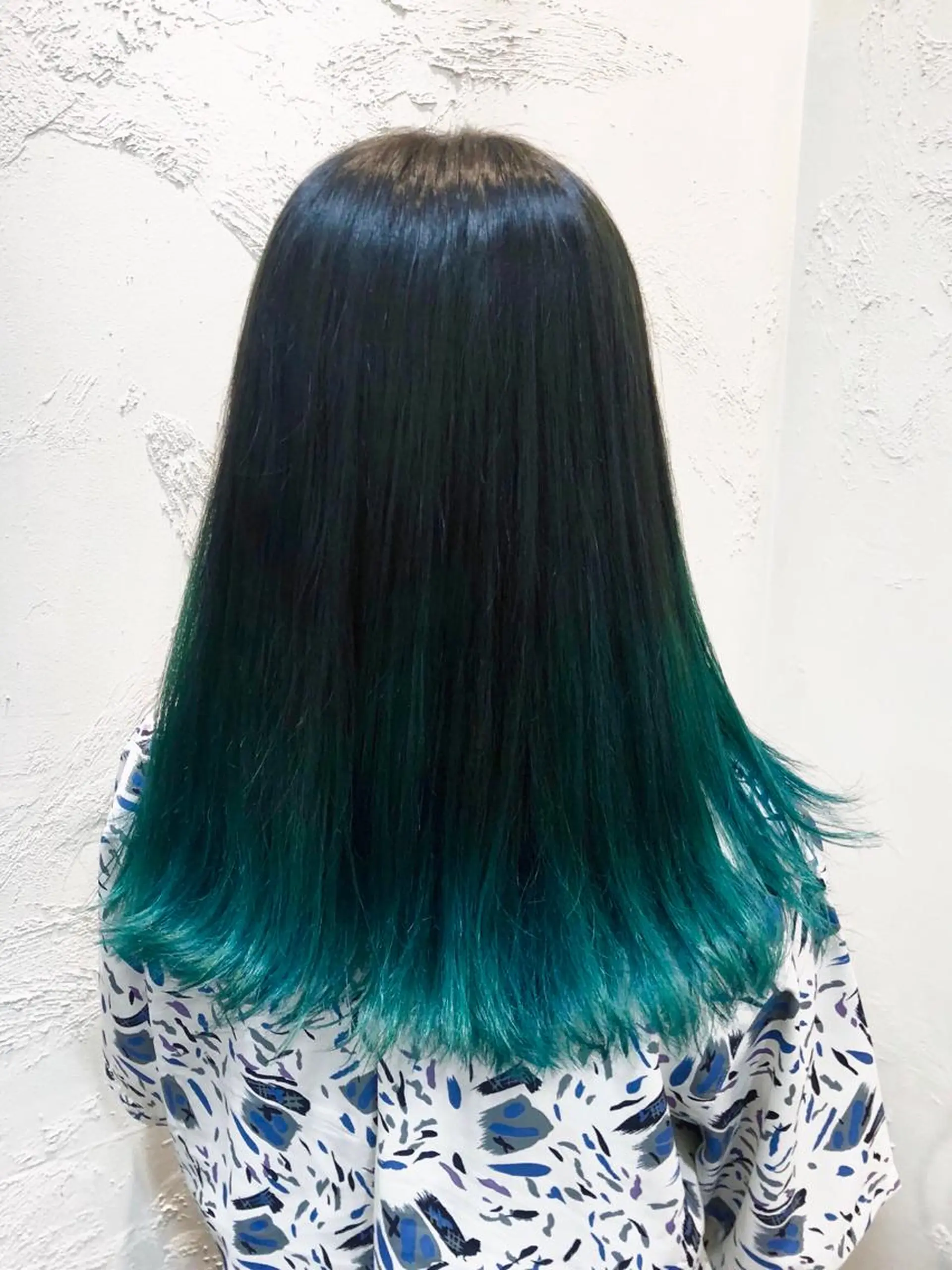 セミロング カラー エメラルドグリーン グラデーションカラー OPShair　ANELLO所属・ショート/レイヤー/ ボブ/縮毛矯正のヘアスタイル
