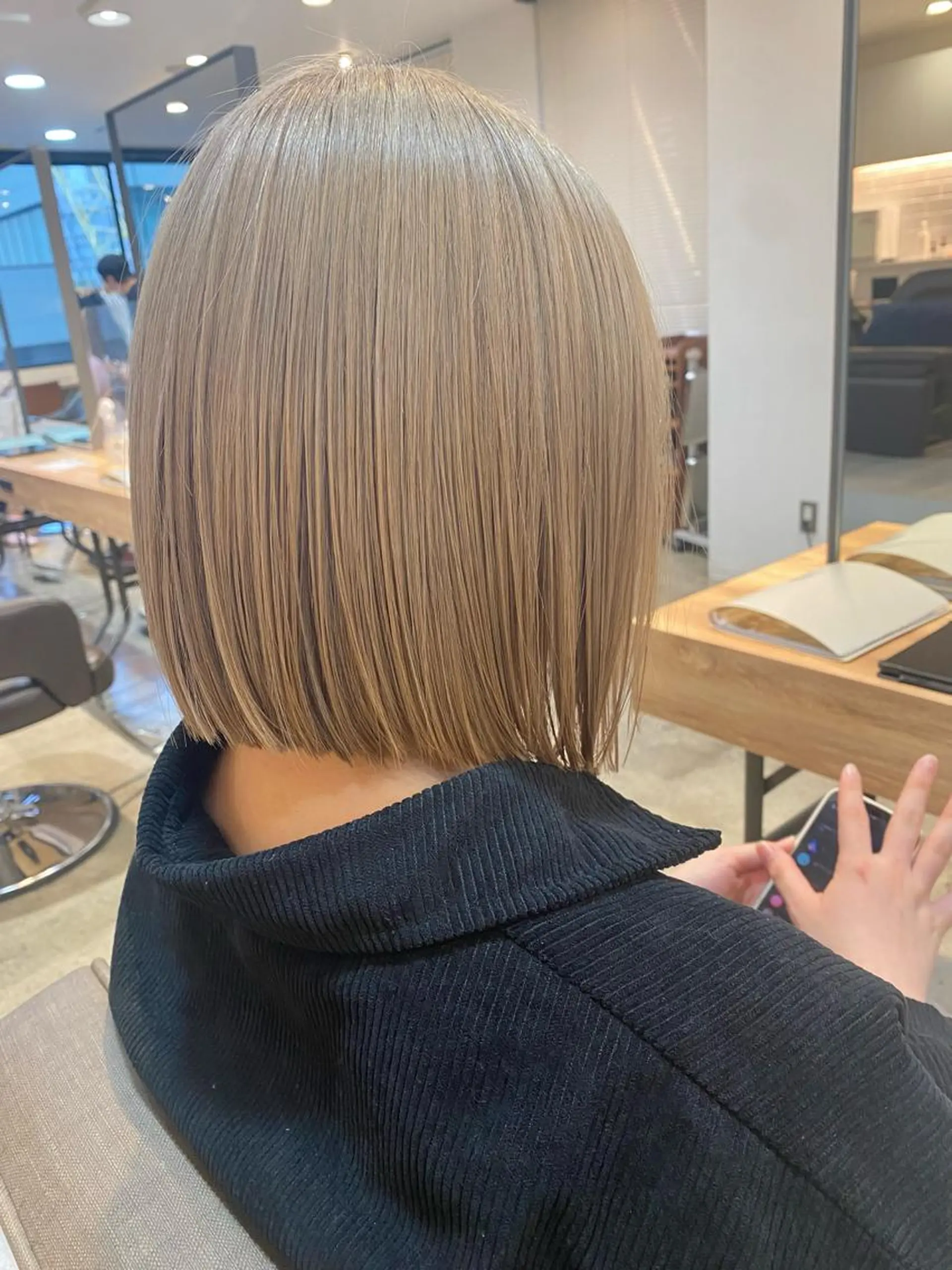 ショート カラー ベージュカラー ブリーチ ミルクティーベージュ ボブ カット ヘアカラー 聖斗 /ハイトーン/パーマのヘアスタイル