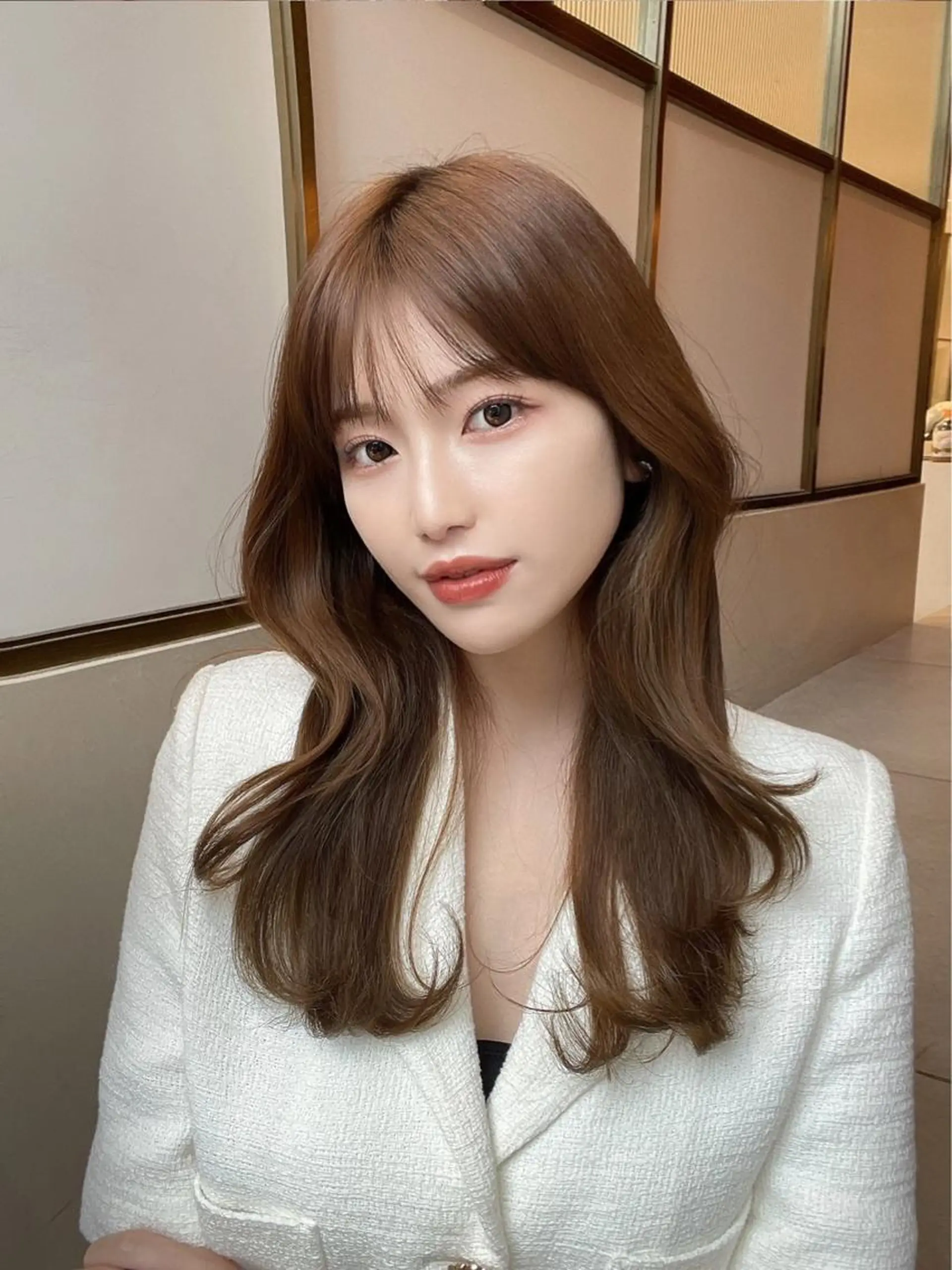 セミロング くびれヘア レイヤーカット 似合わせカット 小顔カット カット ヘアカラー トリートメント ボブパーマ ウルフパーマのヘアスタイル