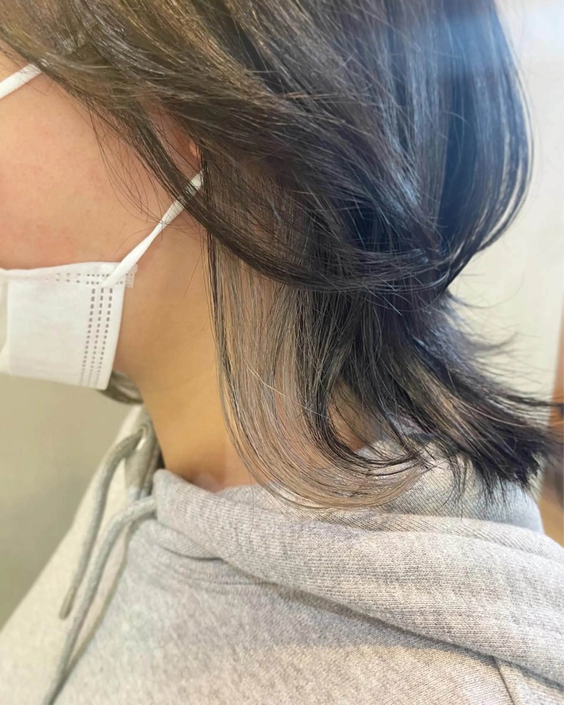 カラー インナーカラー 佐々木  まゆかのヘアスタイル