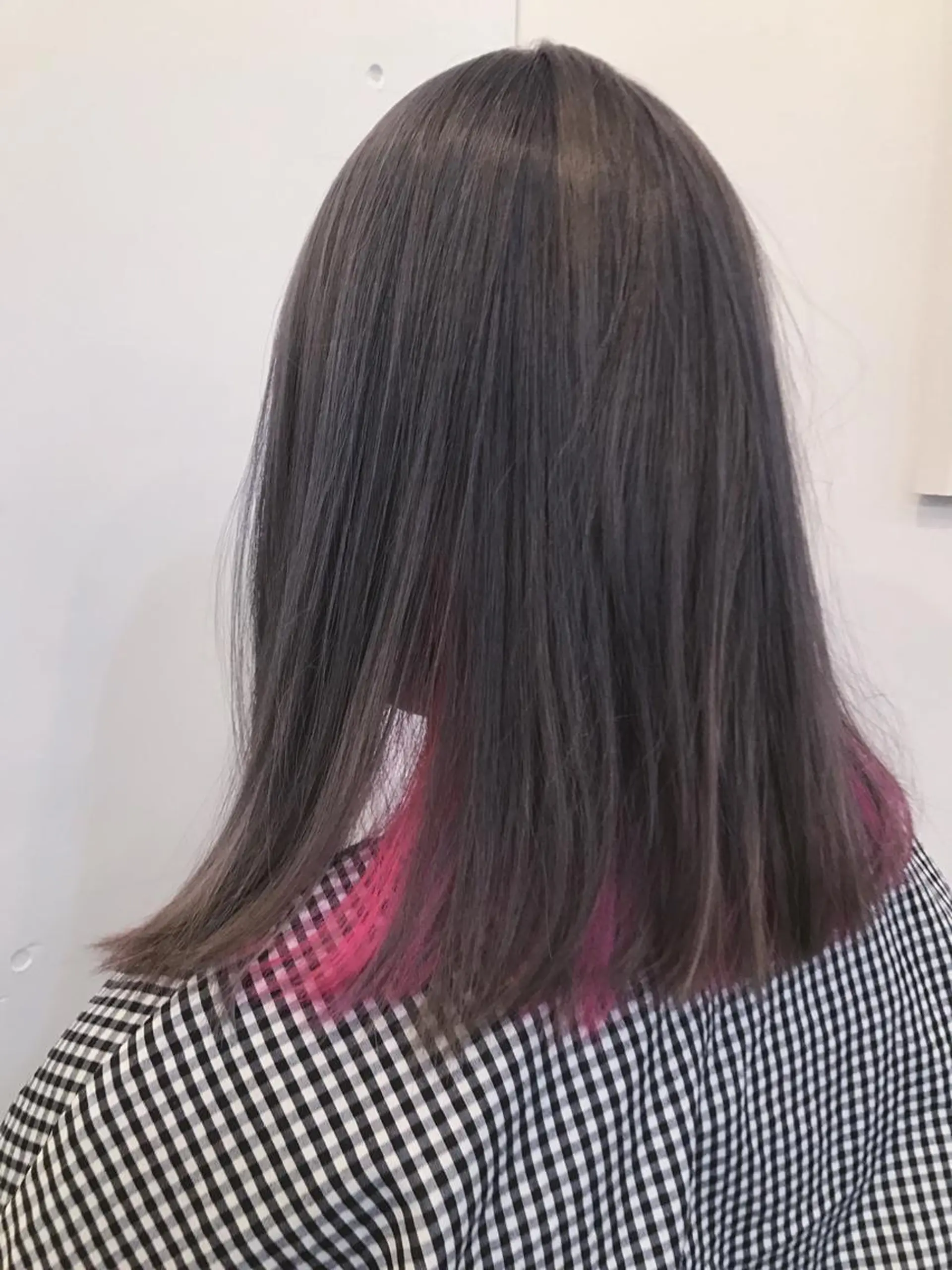 カラー ブリーチ 透明感カラー インナーカラー ヘアカラー トリートメント chama レイヤーカットのヘアスタイル