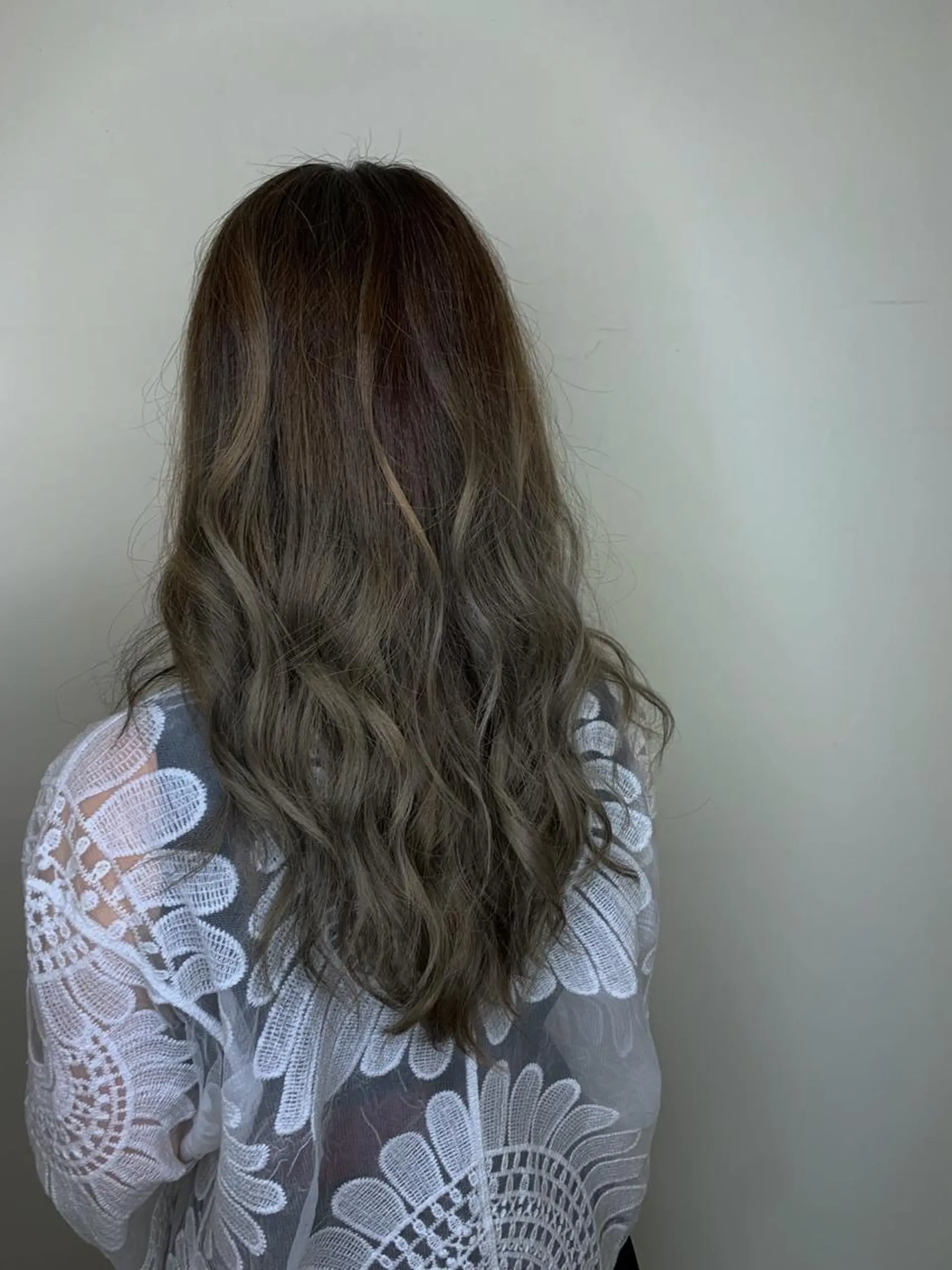 ロング カラー バレイヤージュ グラデーションカラー グレージュ レイヤーカット 艶髪クリエイター 秋田 聖也🪽のヘアスタイル
