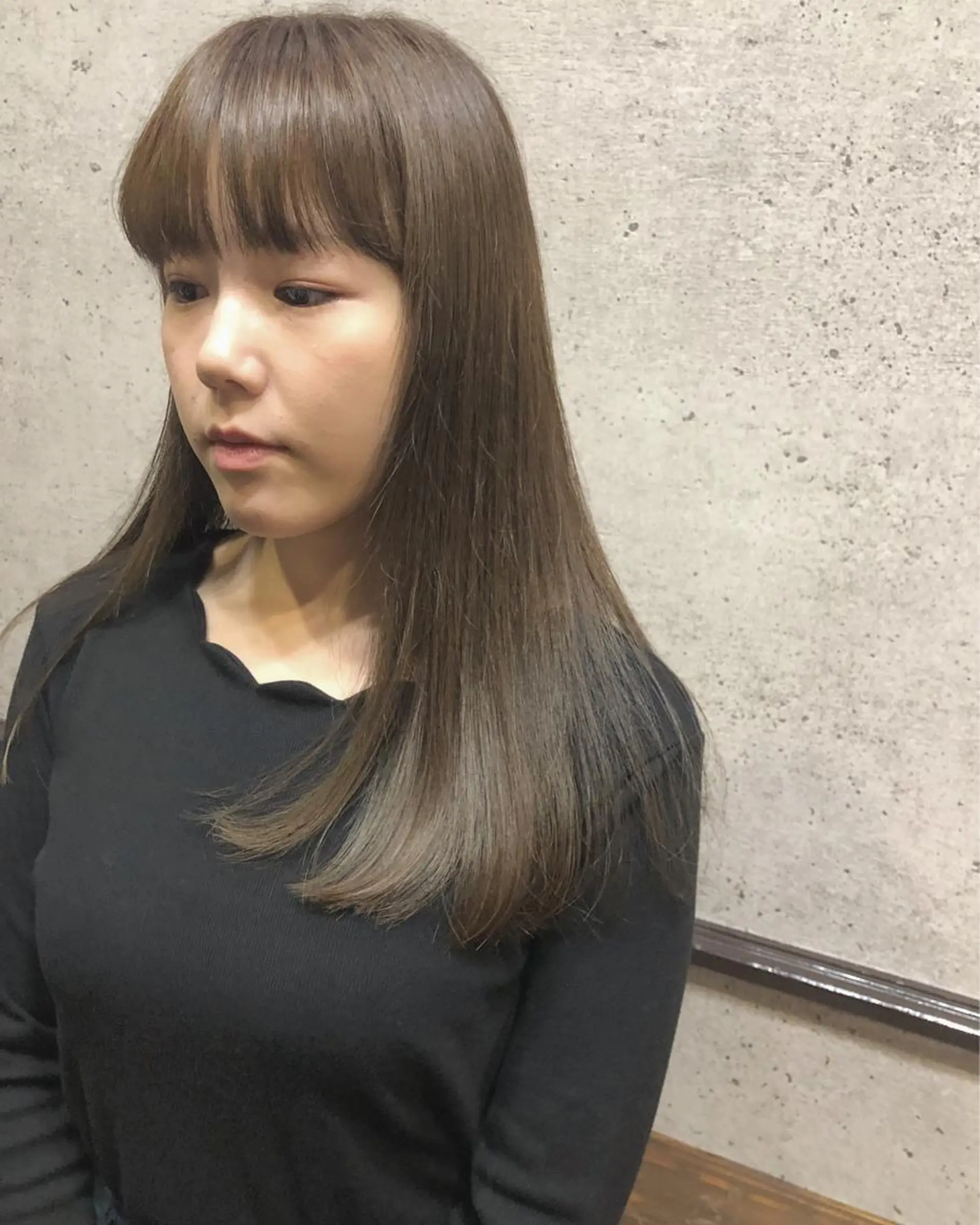 ロング カラー グレージュ ミルクティーグレージュ カット 縮毛矯正 江原 彩華のヘアスタイル