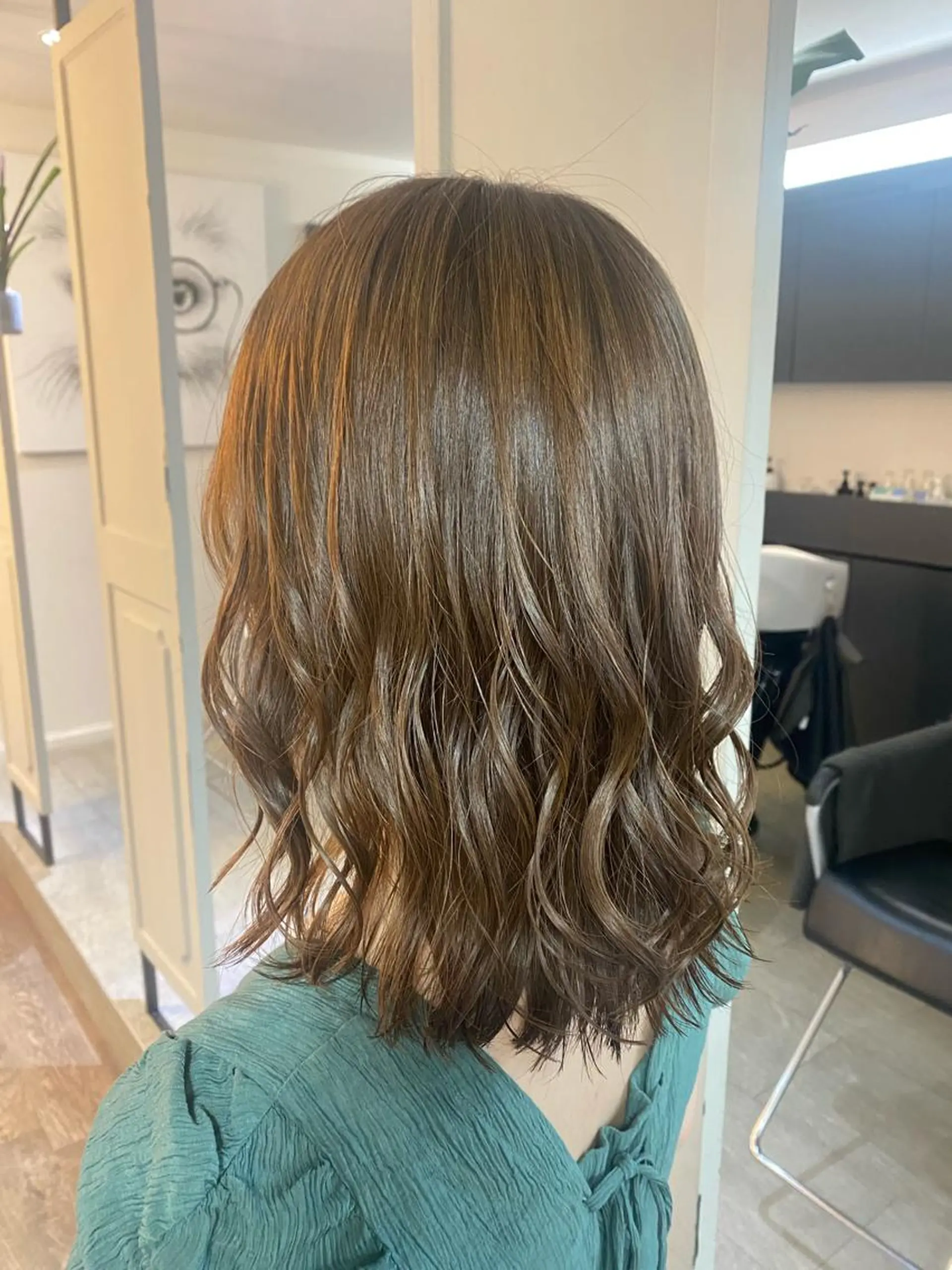 ミディアム カラー アディクシーカラー ブリーチ ケアブリーチ ダブルカラー グレージュ カット ヘアカラー トリートメント ボブ/透明感カラー 岸本涼奈のヘアスタイル