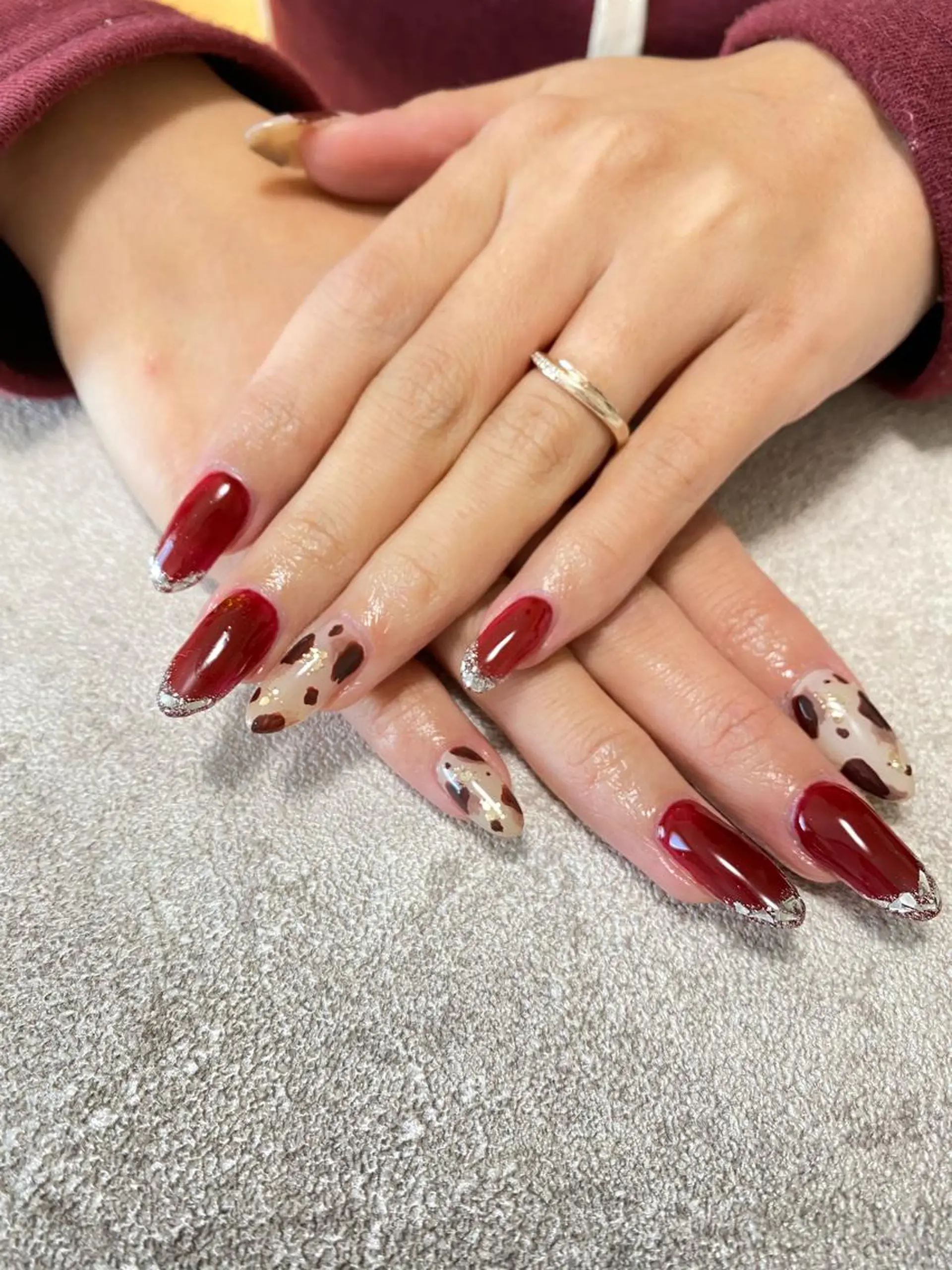 ネイル アニマル柄 ボルドー フレンチネイル ミラーネイル ハンドネイル a... nailのネイルデザイン