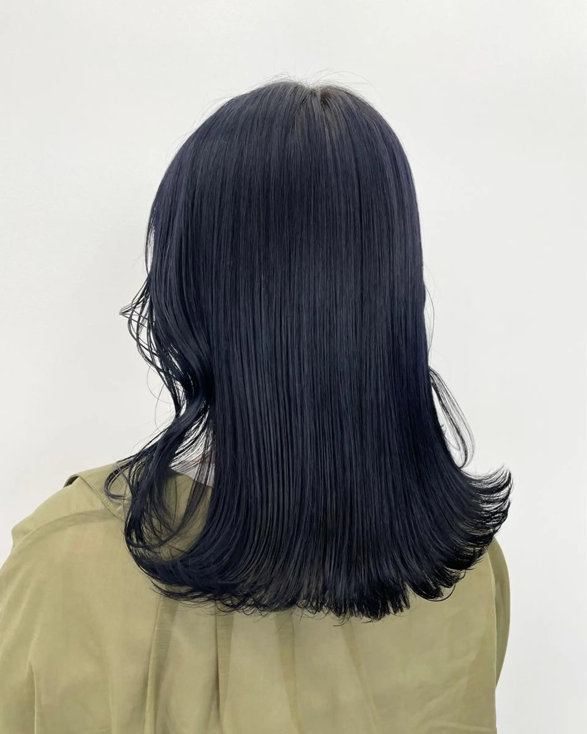 ミディアム カラー ヘアアレンジ 黒髪 ブルーカラー ブルーブラック ヘアカラー トリートメント ボブ×柔らかいカラー 🩰misaki𓍼のヘアスタイル
