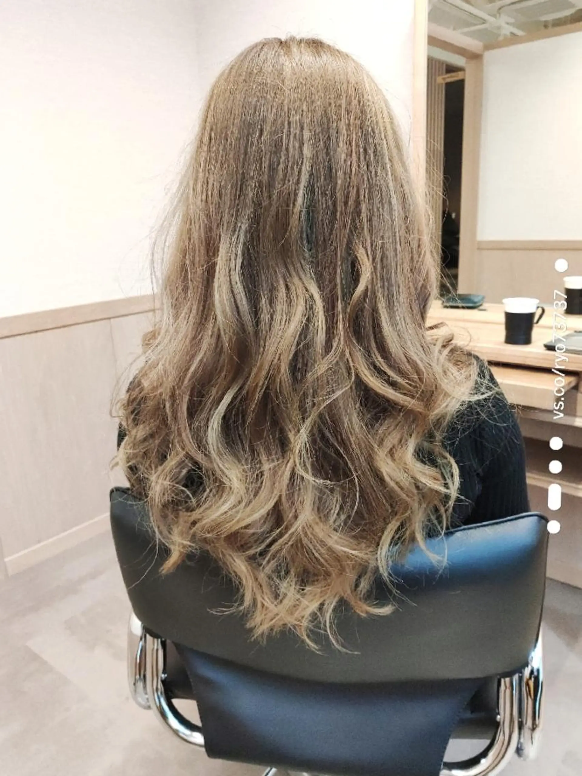 ロング カラー ベージュカラー ハイライトカラー ハイライト カット トリートメント 伊藤 瞭のヘアスタイル