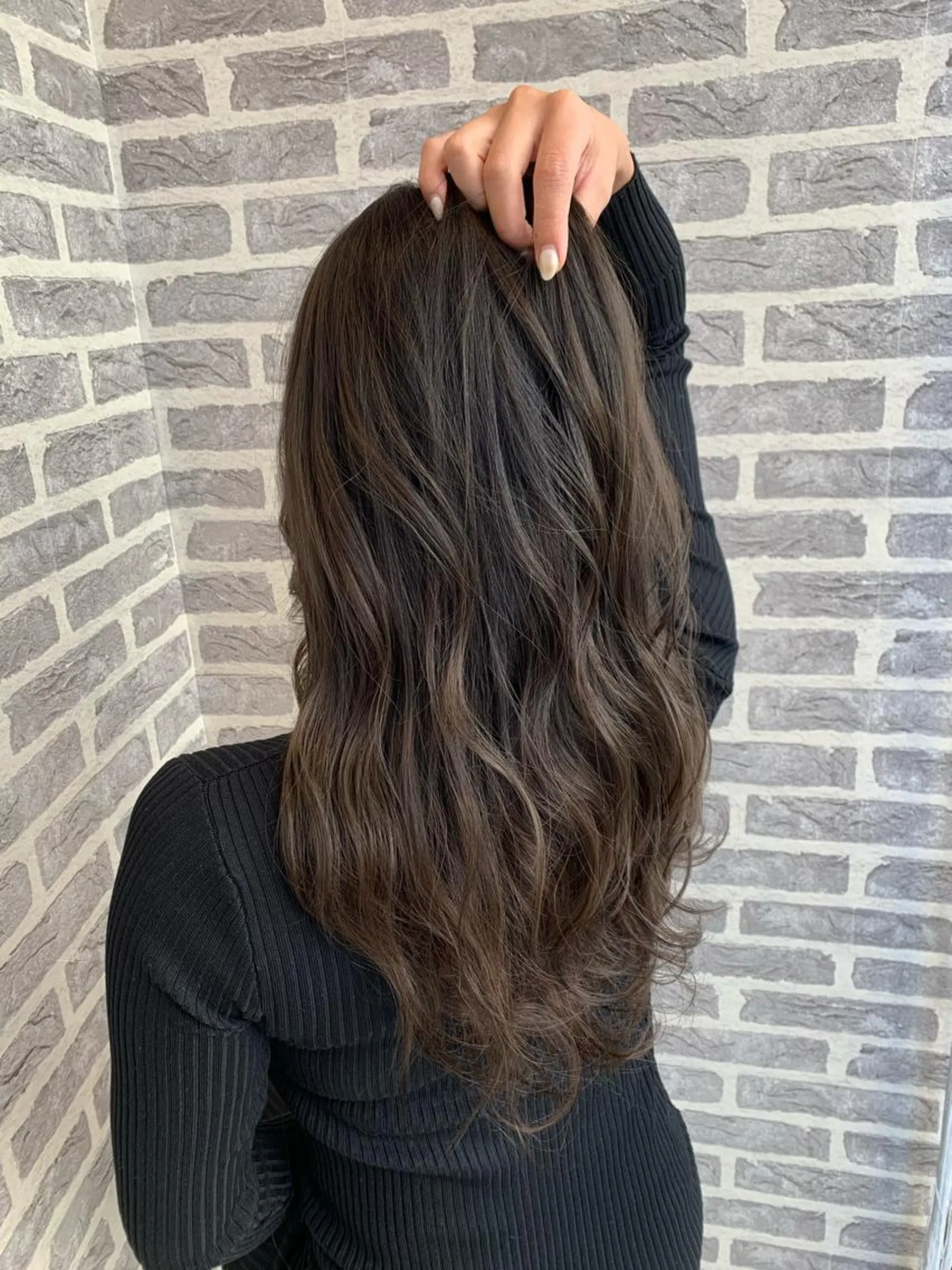 ロング カラー ベージュカラー ブルーカラー カット ヘアカラー Earth岩槻店 YAGIのヘアスタイル