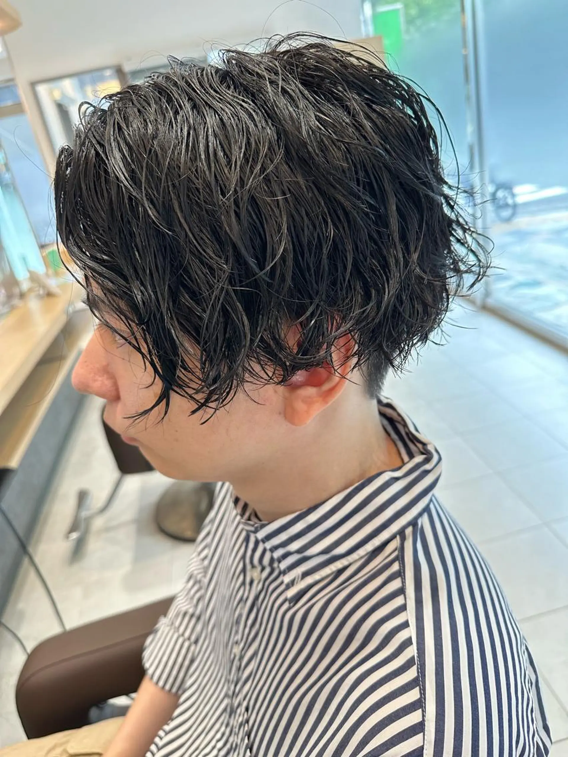 ミディアム パーマ メンズ ミディアムパーマ フェードカット メンズパーマ ツイストスパイラルパーマ 刈り上げ 💈メンズ特化 美容師サキ💈のヘアスタイル