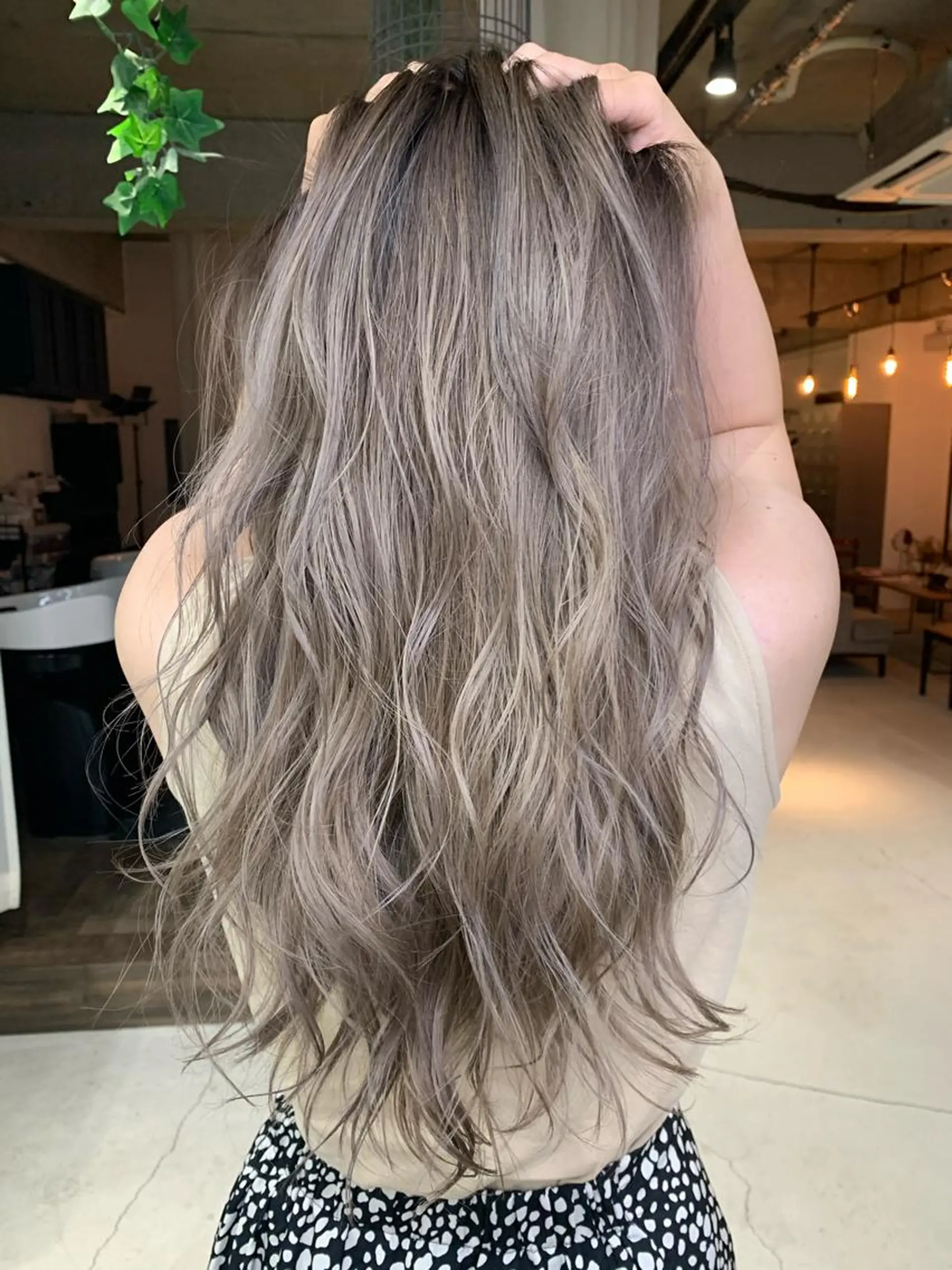 ロング カラー momo 岡崎のヘアスタイル