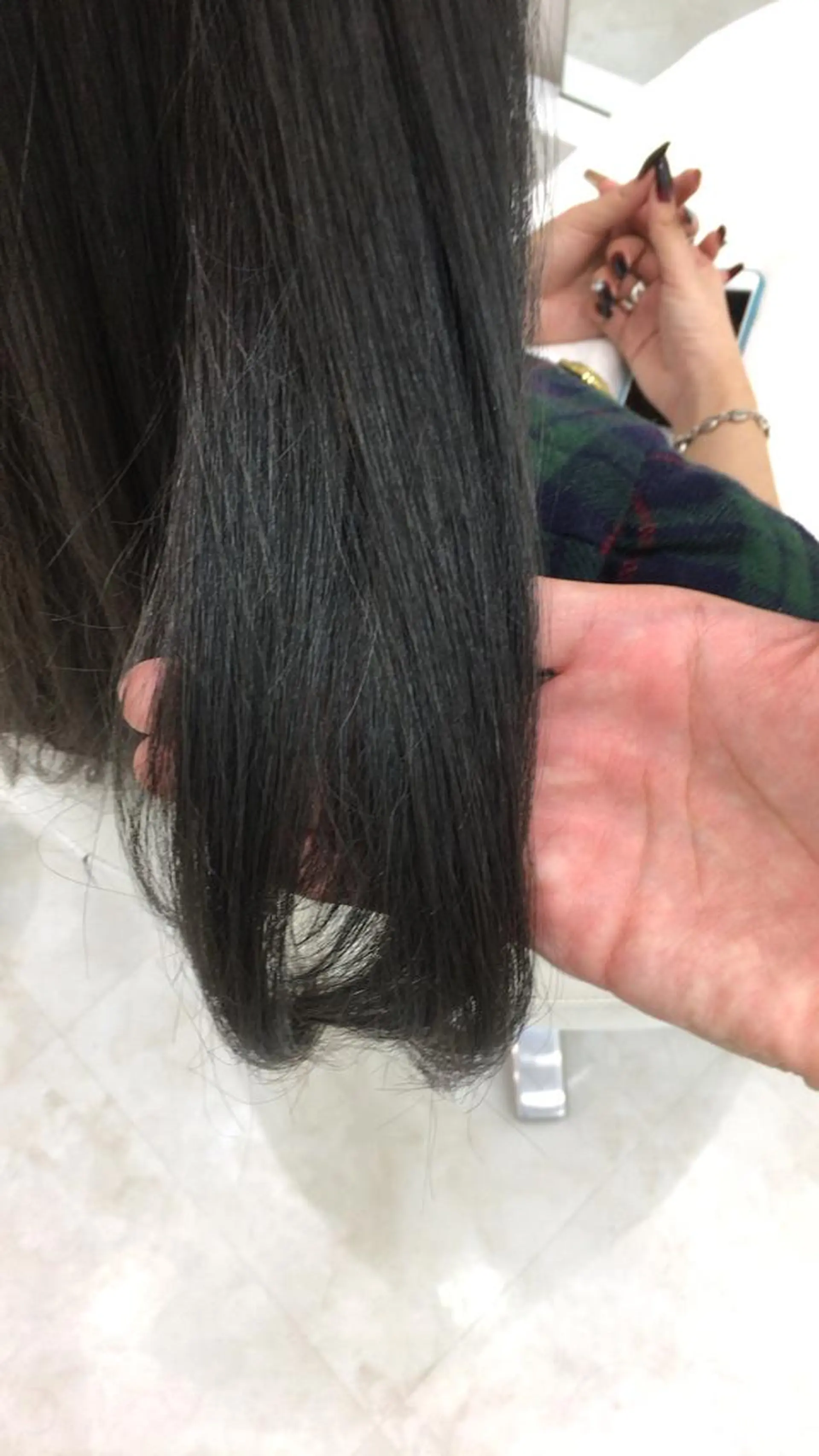 セミロング カラー ブリーチ ダークグレー ダークグレージュ グレージュ 佐藤 祥太のヘアスタイル