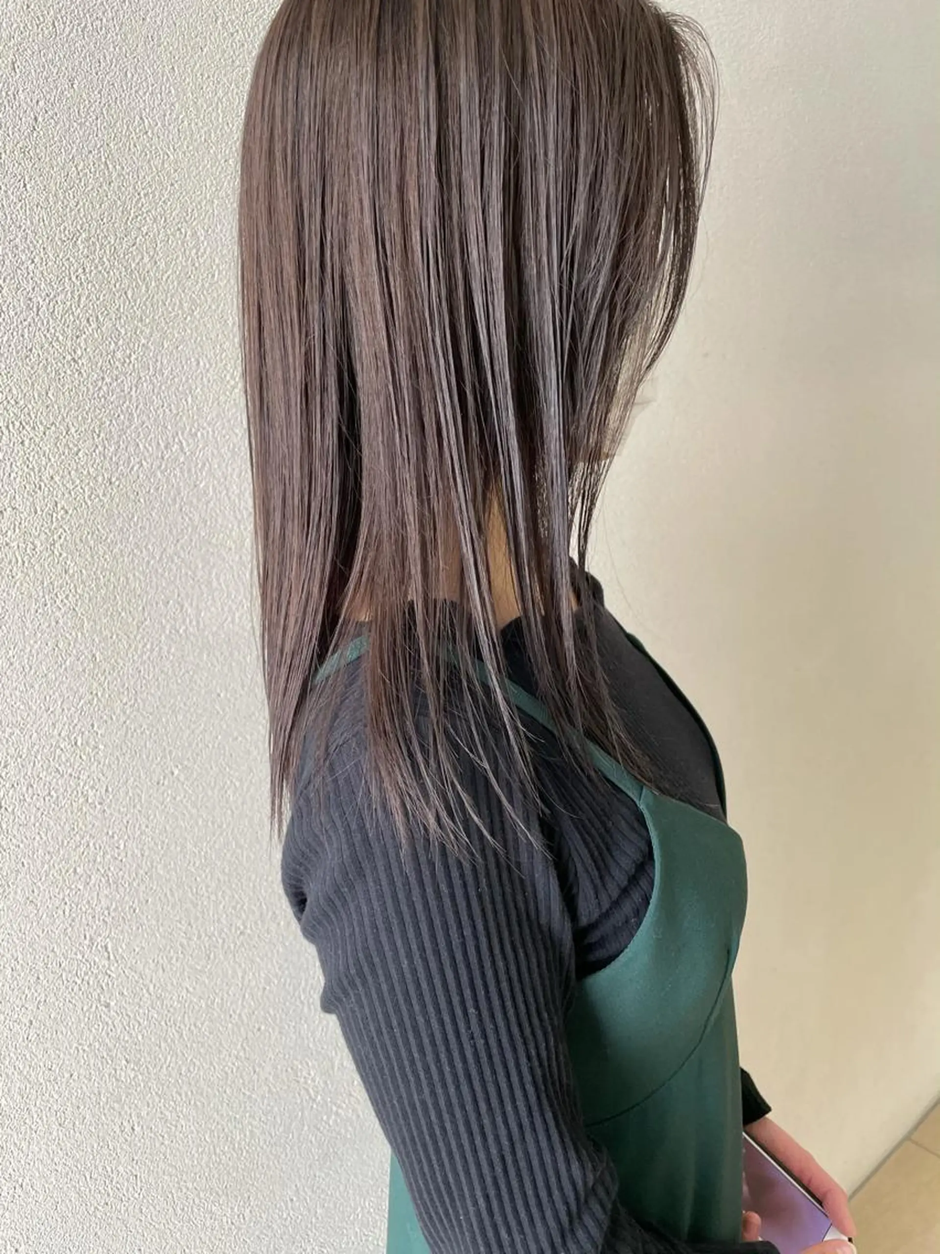 ロング カラー アッシュ アッシュグレー アッシュグレージュ グレージュ ヘアカラー 沢田 瞳のヘアスタイル