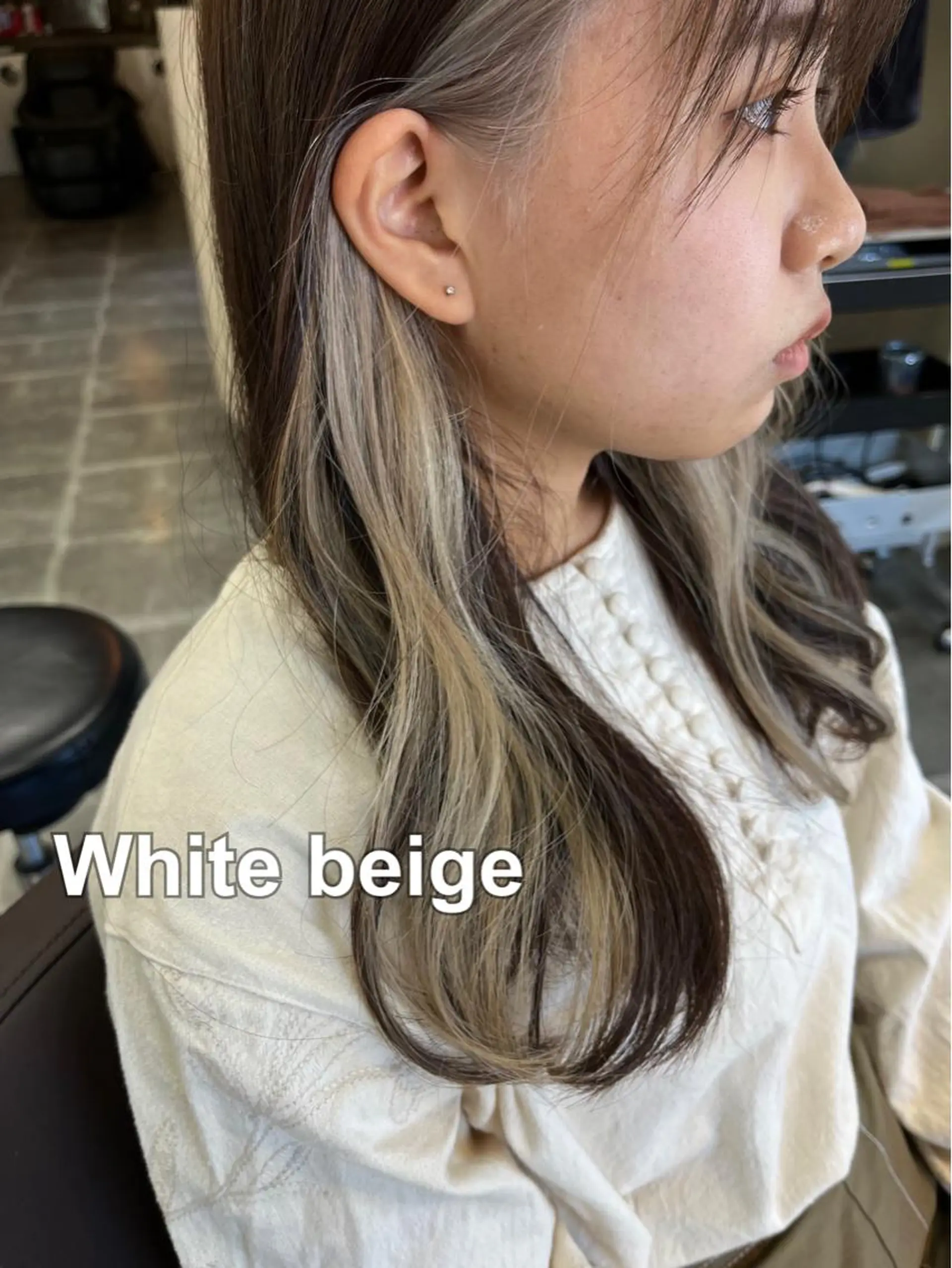 ロング カラー ヘアアレンジ ベージュカラー ダブルカラー イヤリングカラー インナーカラー ホワイトベージュ SALOWIN自由が丘所属・ヘッドスパ✨髪質ケア サロン🌿chacoのエステ・リラクイメージ