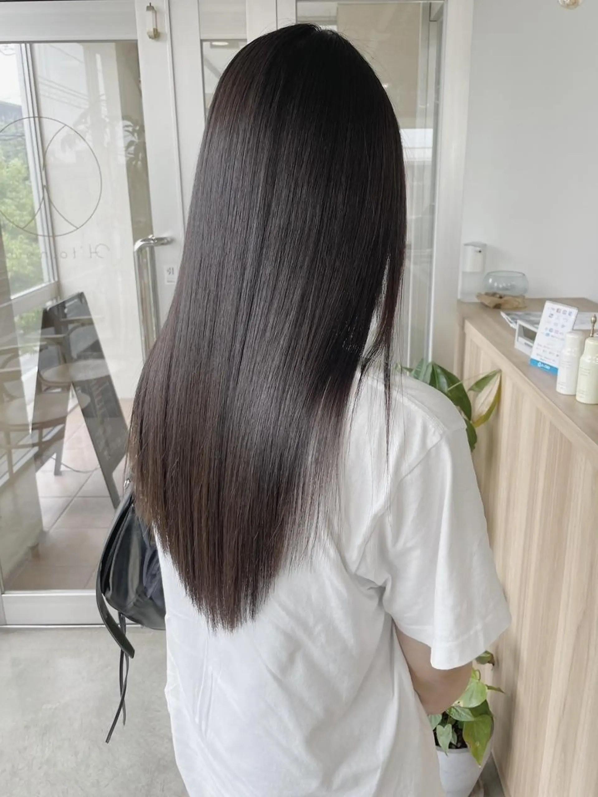 セミロング 髪質改善 カット 縮毛矯正 トリートメント 髪質改善✨縮毛矯正✨ が得意‼️高島英隆のヘアスタイル