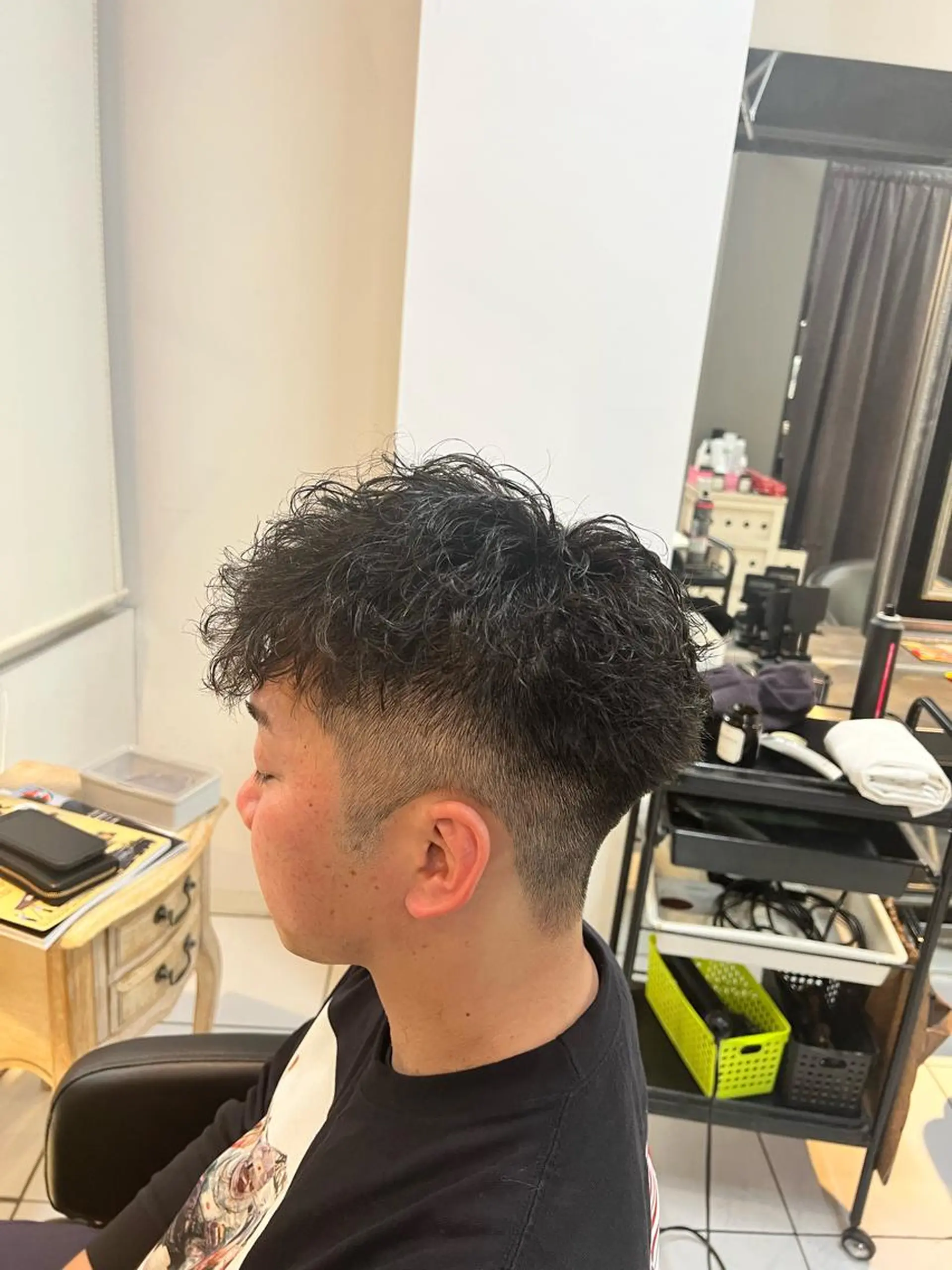 パーマ メンズ センターパート フェードカット カルマパーマ マッシュ メンズパーマ カット パーマ パーマ特化美容師 茂木広幸のヘアスタイル