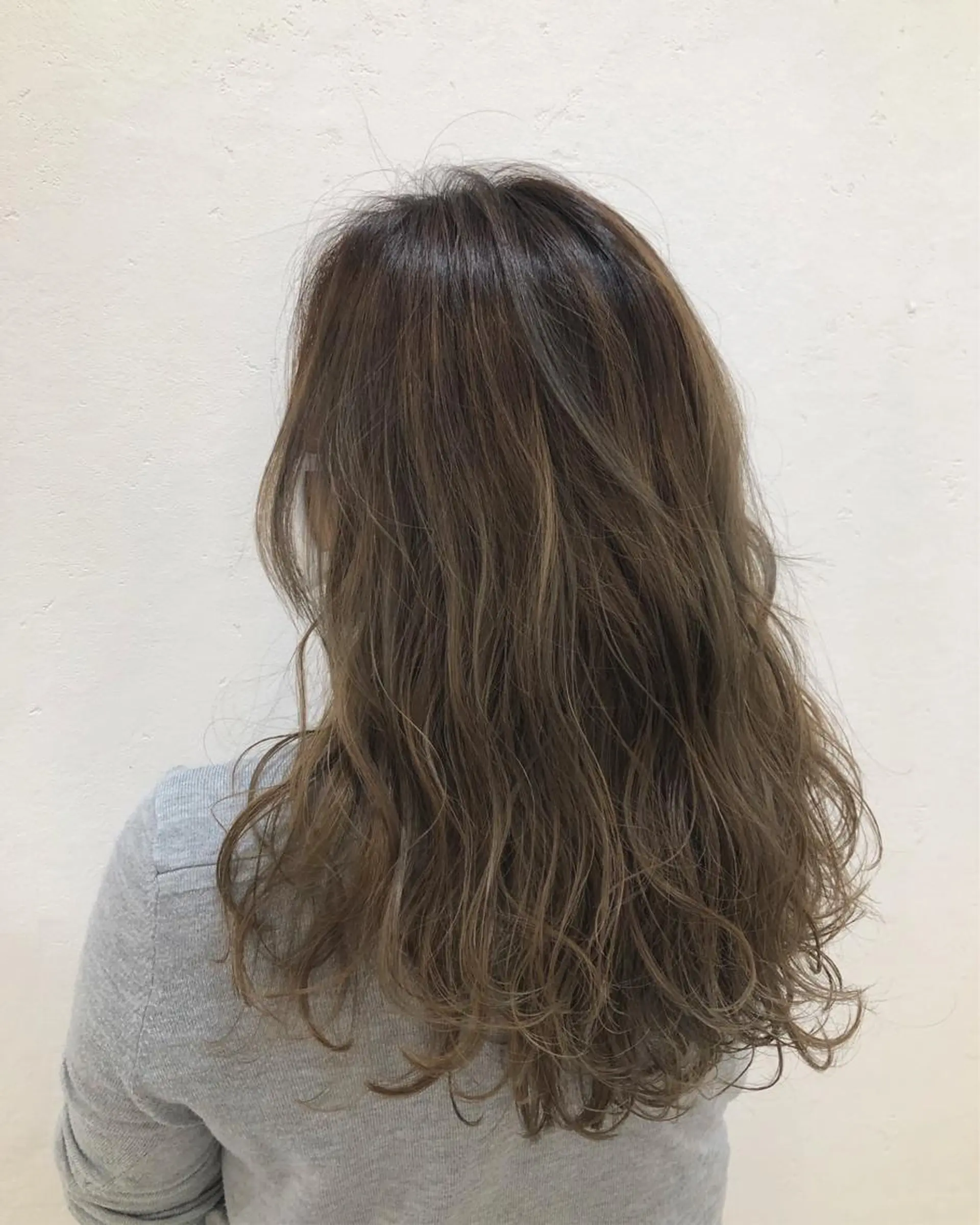 ロング カラー バレイヤージュ レイヤーカット 透け感カラー🫧 加納トモヒロのヘアスタイル