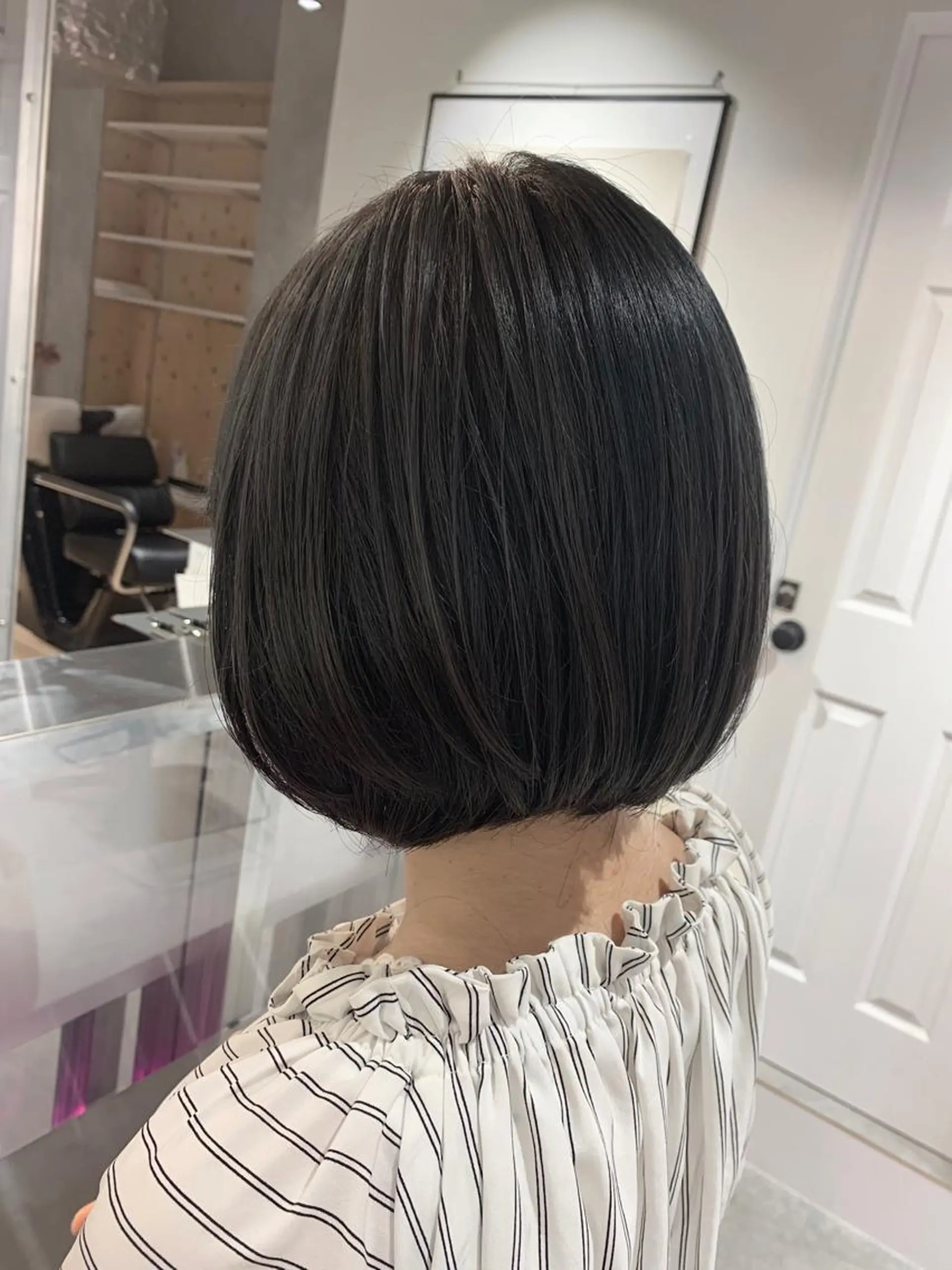 ショート カラー ブルーカラー ブルージュ ボブ カット ヘアカラー トリートメント 艶髪ハイトーンカラー 💘kazueのヘアスタイル