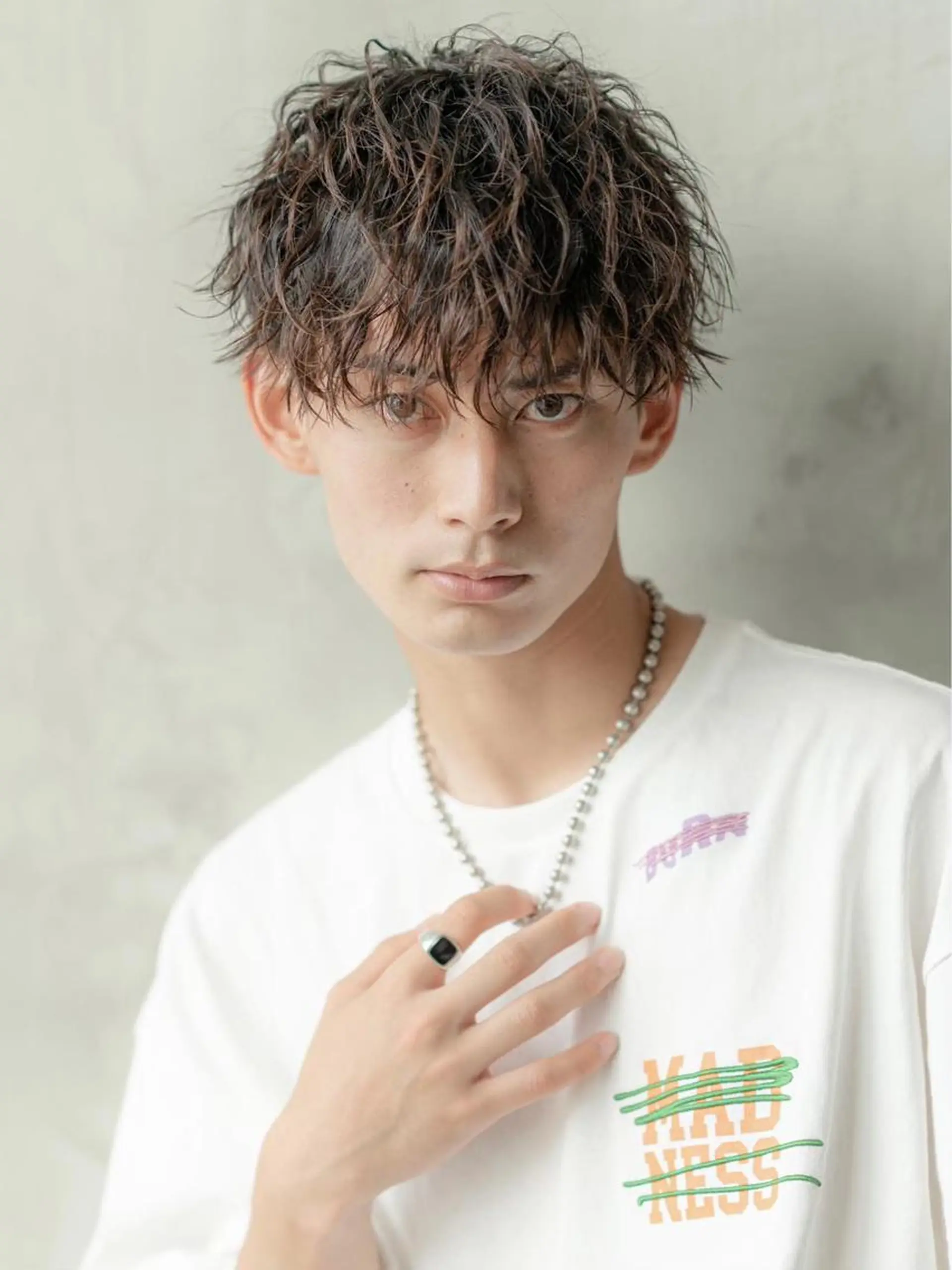 ショート パーマ メンズ SNSで大バズり‼️ 欧米風ヘア大ヒット中のヘアスタイル