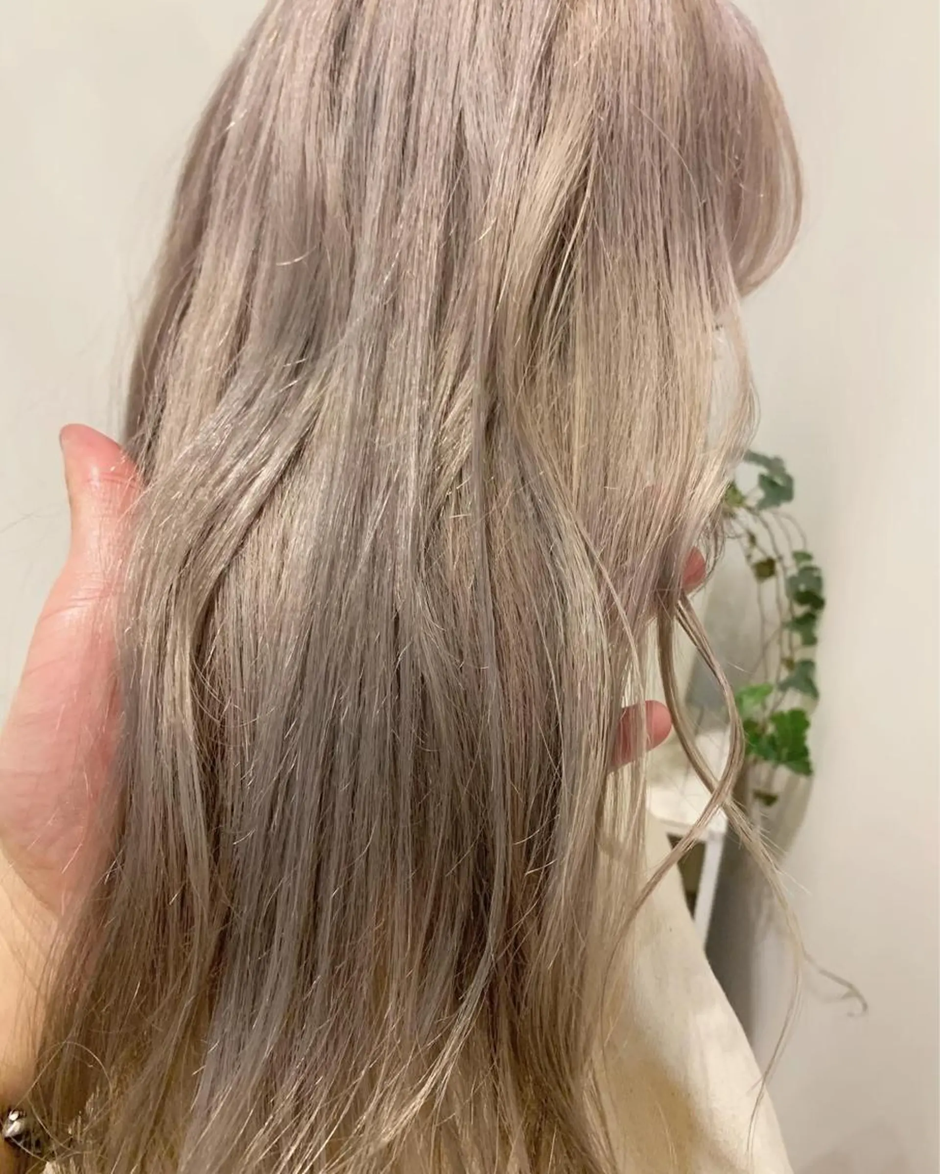 ロング カラー ViVIE所属・VIVIE天神 ブリーチのヘアスタイル