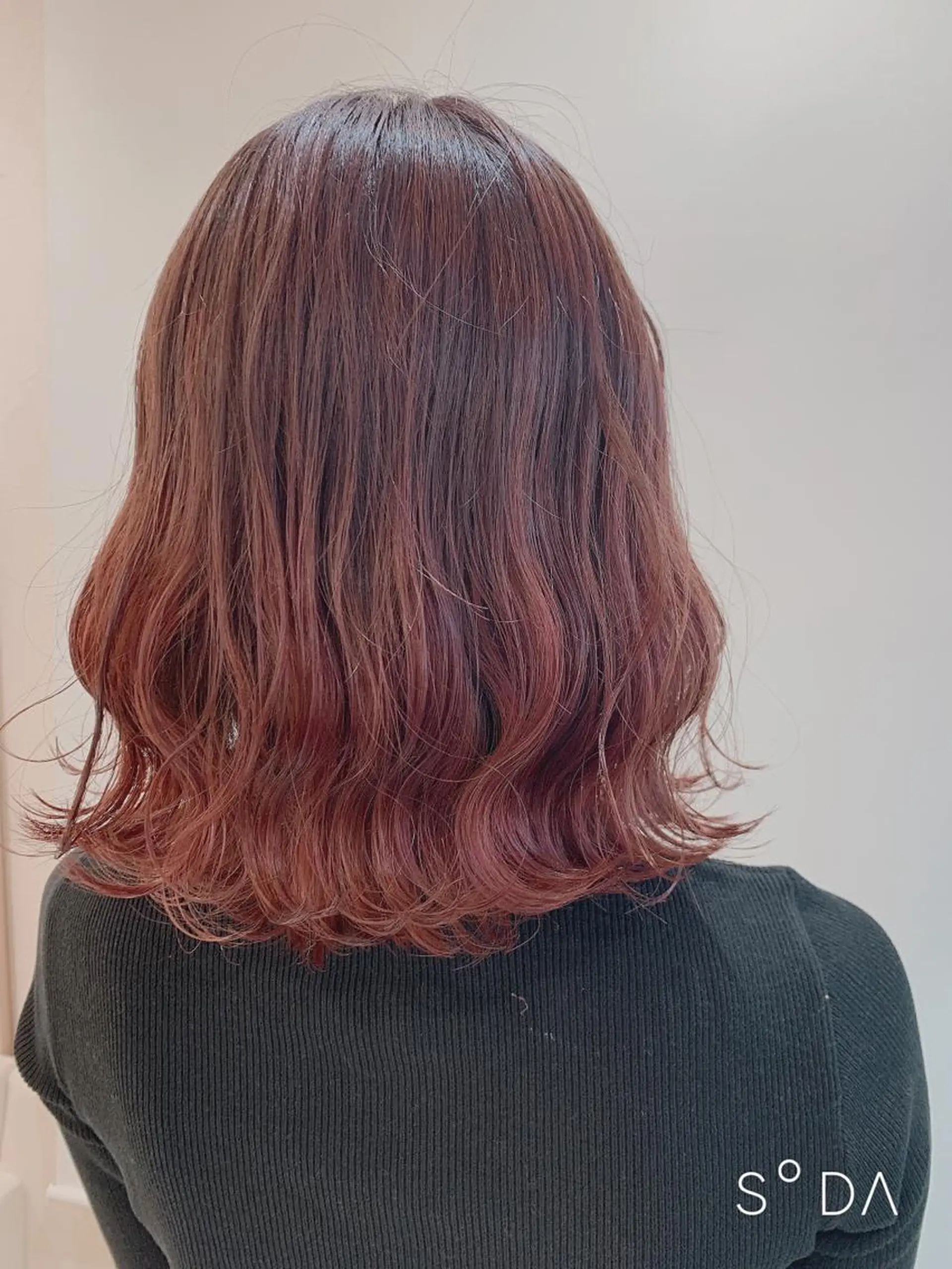 ミディアム カラー ピンクカラー レッドカラー ヘアカラー トリートメント 店長ハイトーンカラー 柞山史奈のヘアスタイル