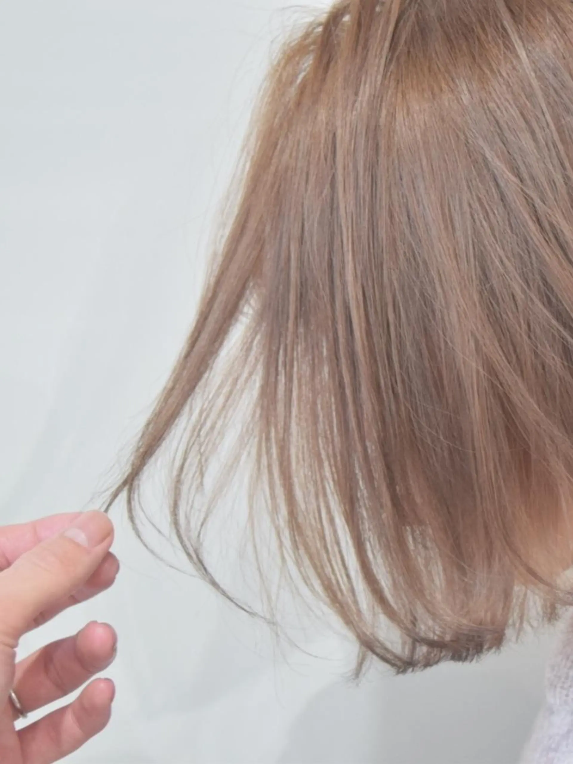 ショート カラー ベージュカラー ミルクティーベージュ ハイトーンカラー RYUのヘアスタイル
