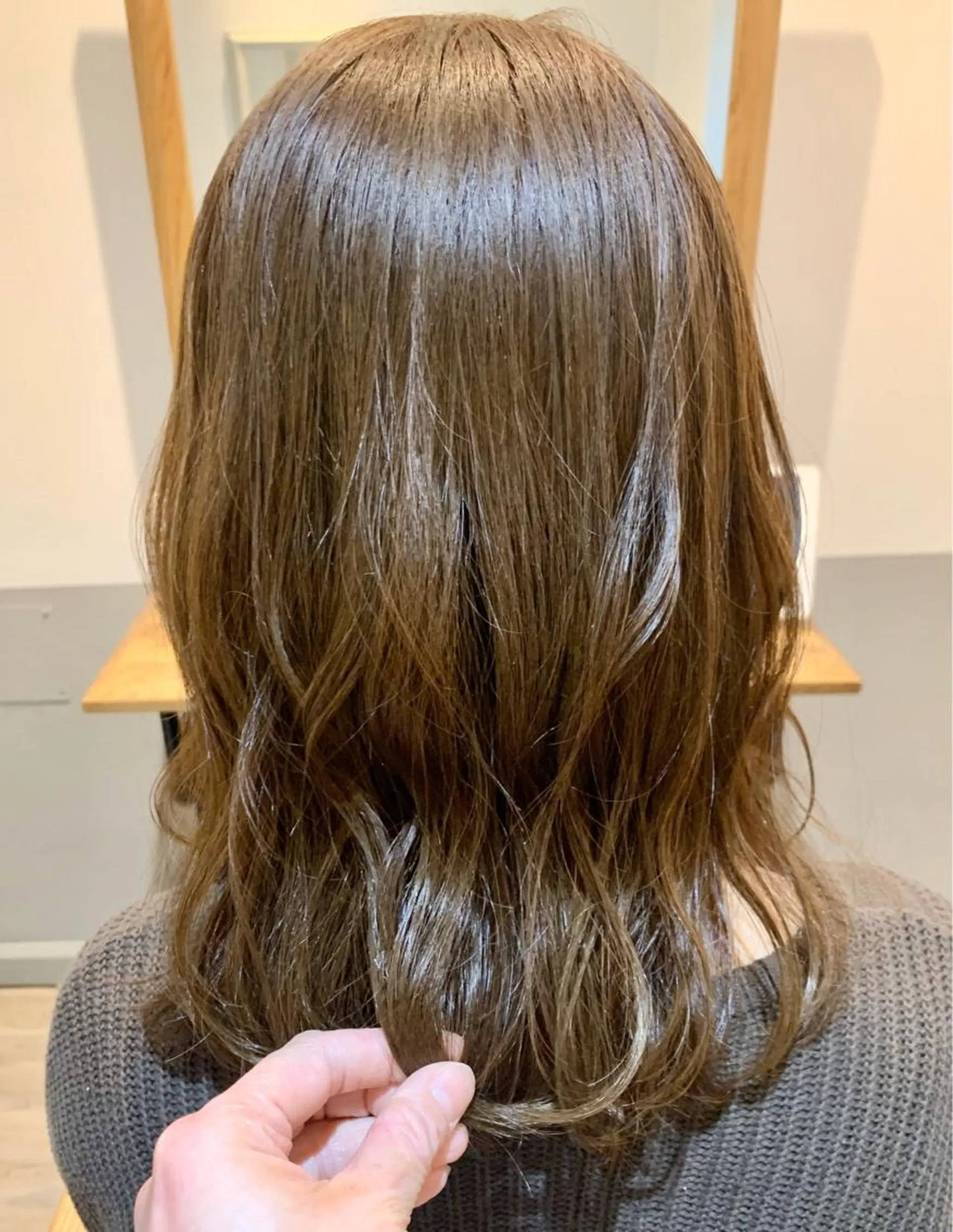 セミロング カラー ベージュカラー フォギーベージュ O maikoのヘアスタイル