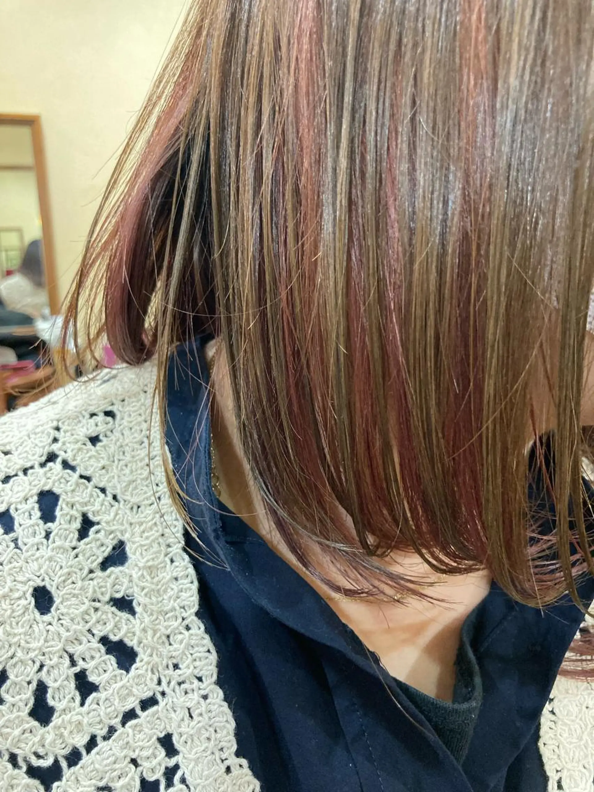 ミディアム カラー ブリーチ グレージュ インナーカラー ピンクカラー カット ヘアカラー トリートメント R's hair 大道瞳のヘアスタイル