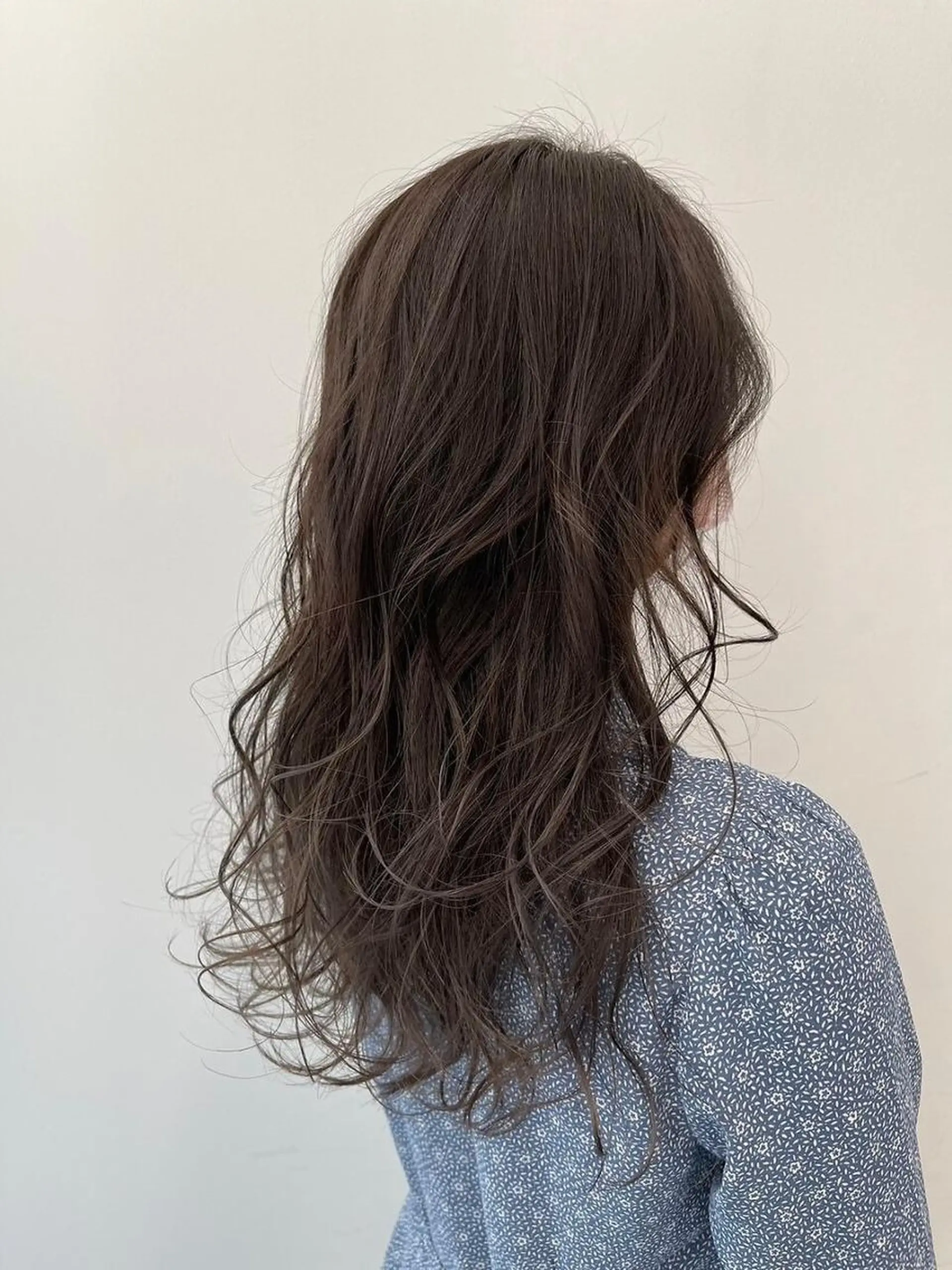 ミディアム カット パーマ トリートメント Flora by siestaのヘアスタイル