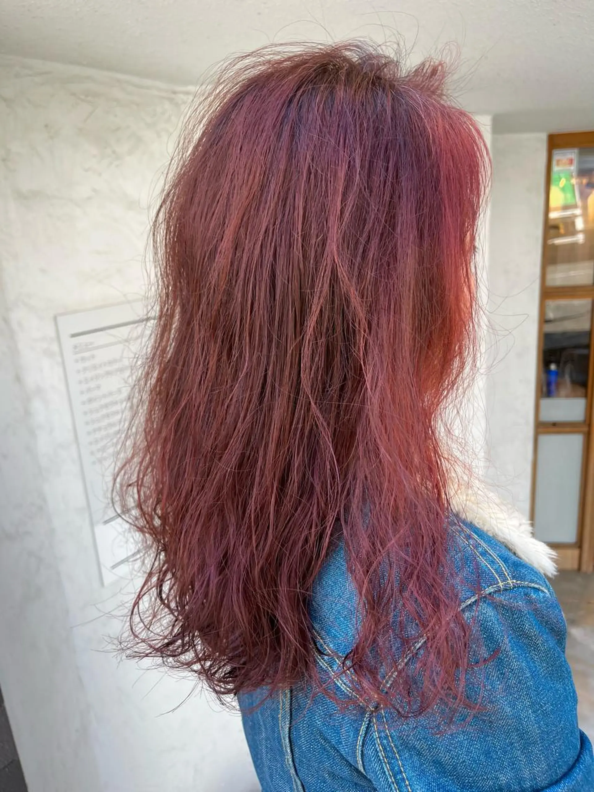 セミロング カラー カシス レッドカラー FUJINO RYOのヘアスタイル