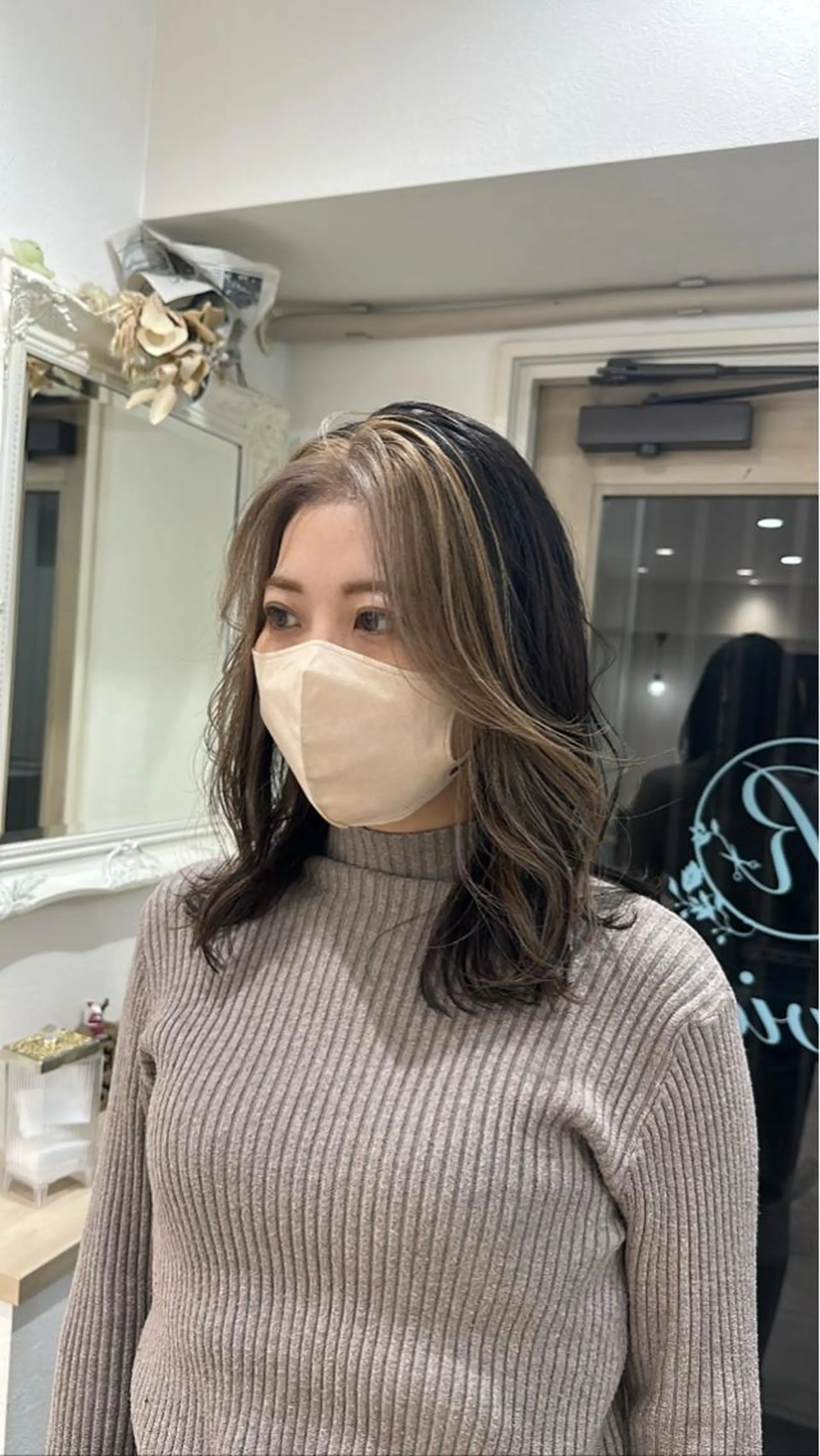 セミロング ミストバング cinq PROJECT所属・ミルクティーベージュ /三村克彦のヘアスタイル