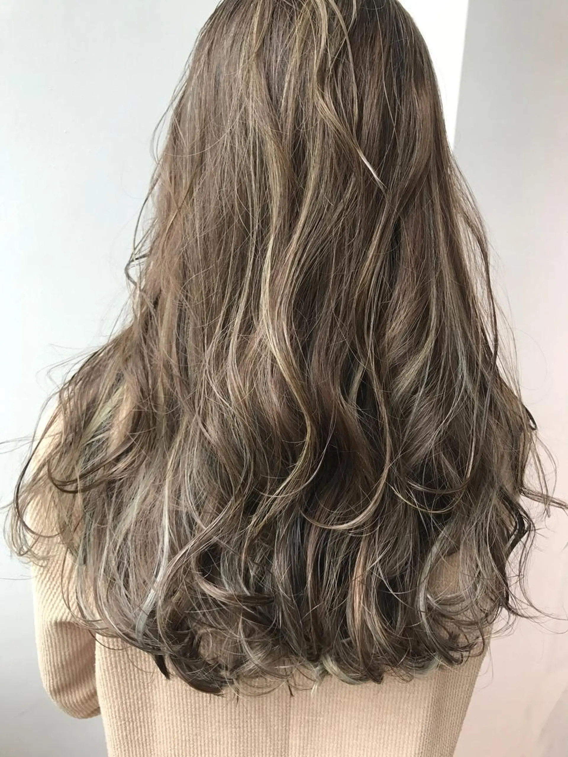 セミロング カラー パーマ グレージュ ハイライトカラー ハイライト ヘアカラー トリートメント ❤️sai❤️ official❤️のヘアスタイル