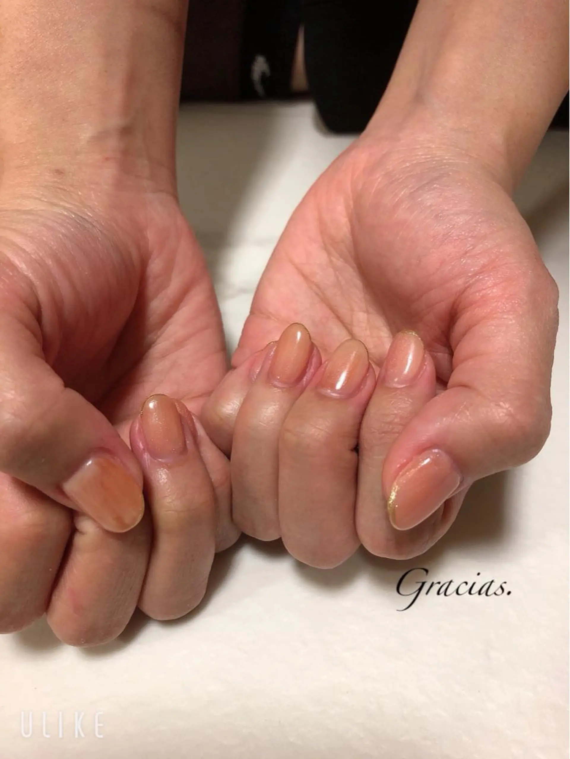 ネイル ゴールド ニュアンスネイル シンプルネイル ハンドネイル Gracias. rieのネイルデザイン