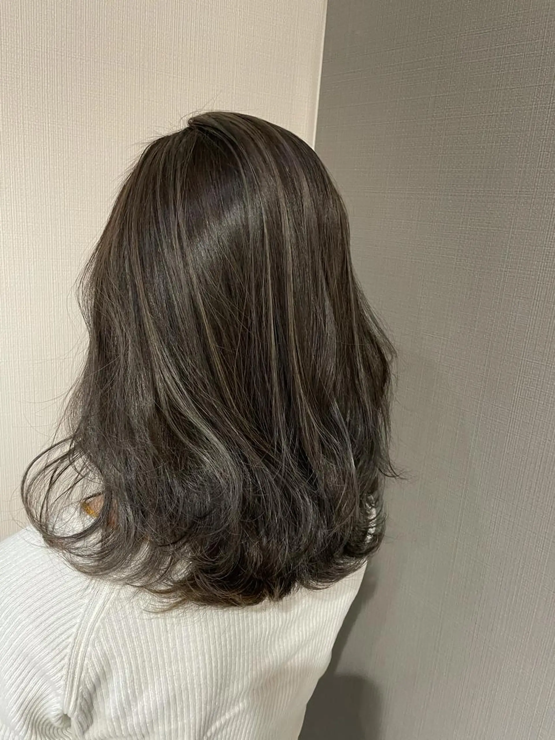 ミディアム カラー 透明感カラー ハイライトカラー ハイライト Eleanor 立川北口のヘアスタイル