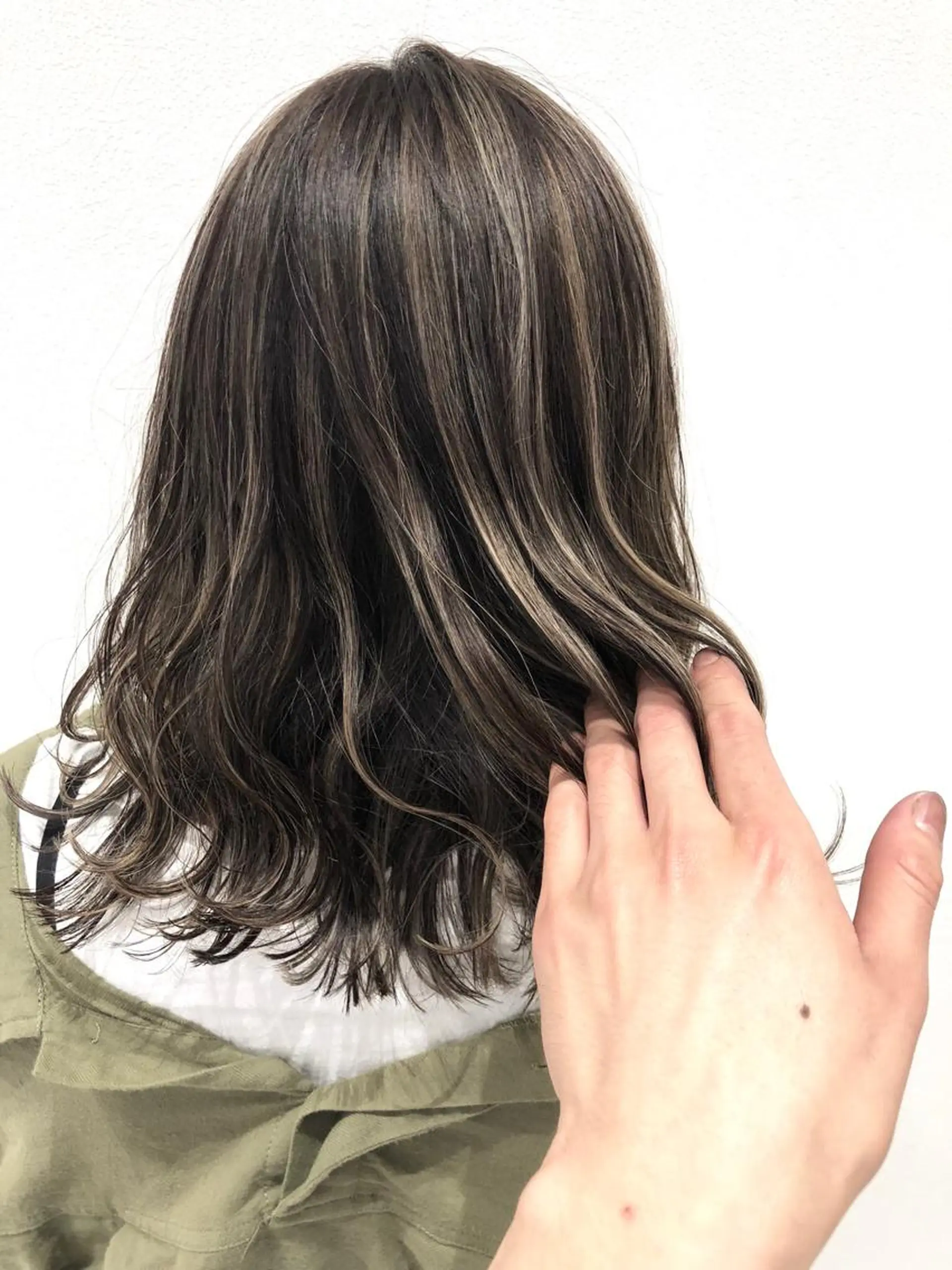ミディアム ハイライト ブリーチ無しカラー 👑店長　平松　由のヘアスタイル