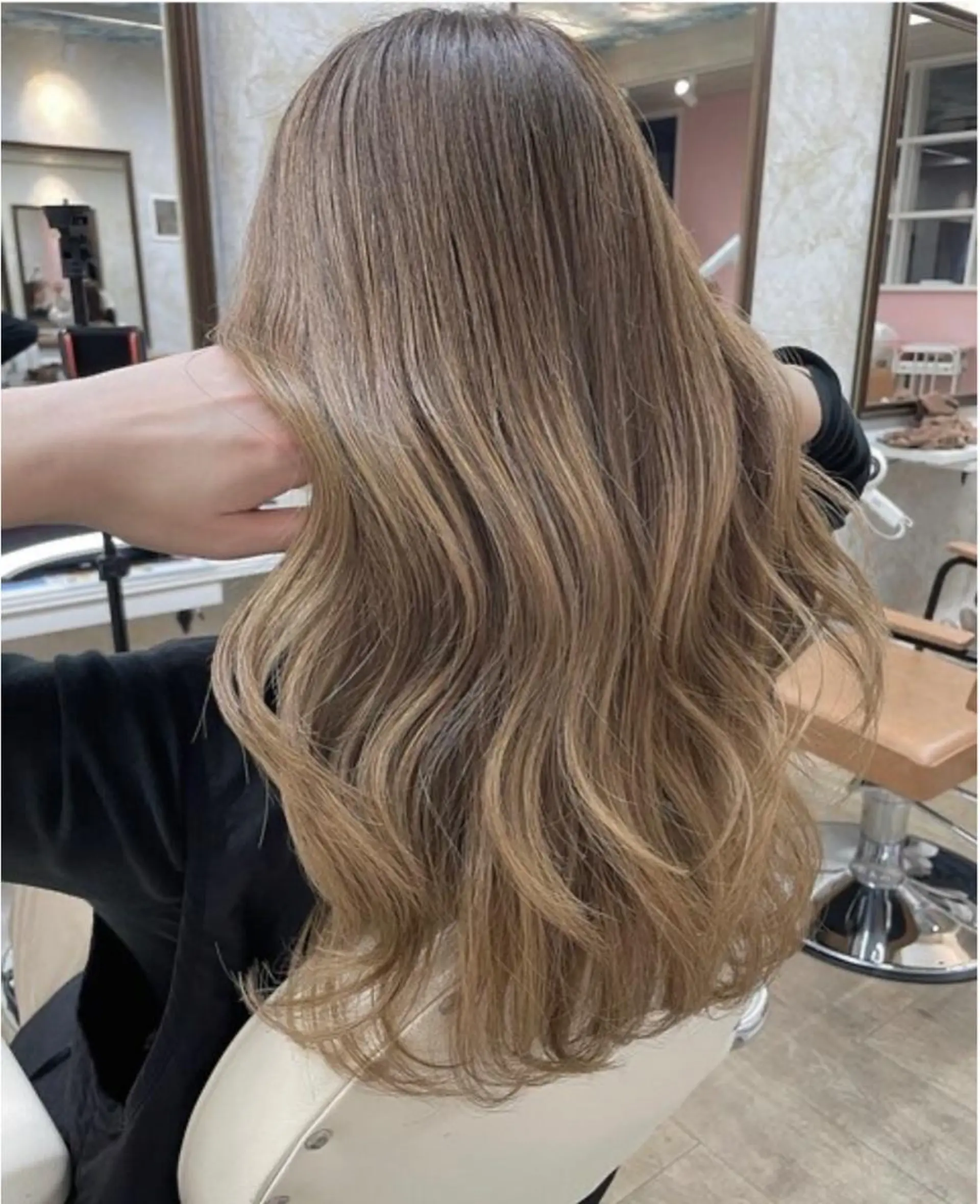 ロング レイヤーカット ロング カット ヘアカラー トリートメント 髪質改善特化💫 韓国ヘアAyumuのヘアスタイル