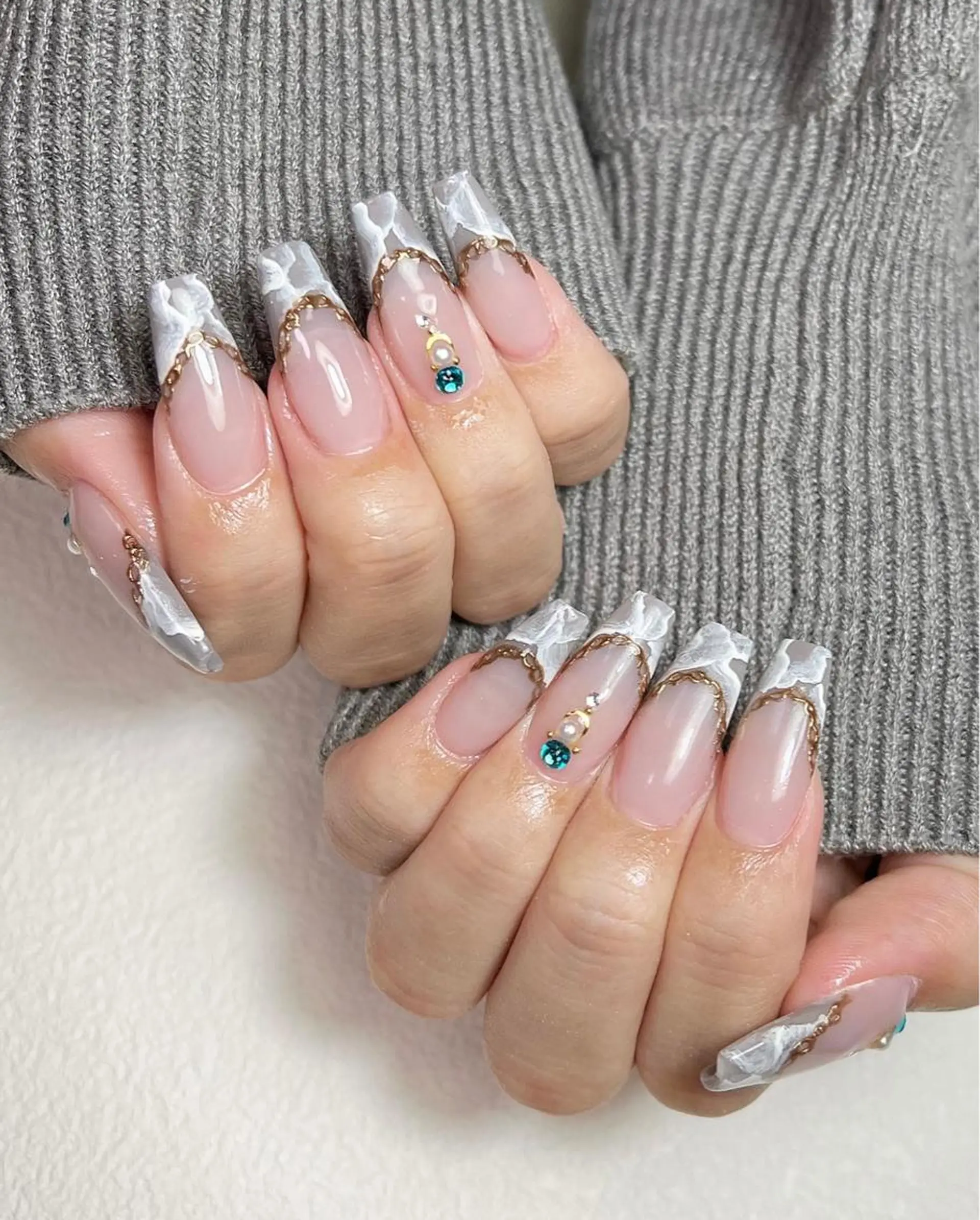 ネイル 成人式 フレンチネイル ロングネイル 冬ネイル ハンドネイル ✾ NailRoom Latina🌻💓のネイルデザイン