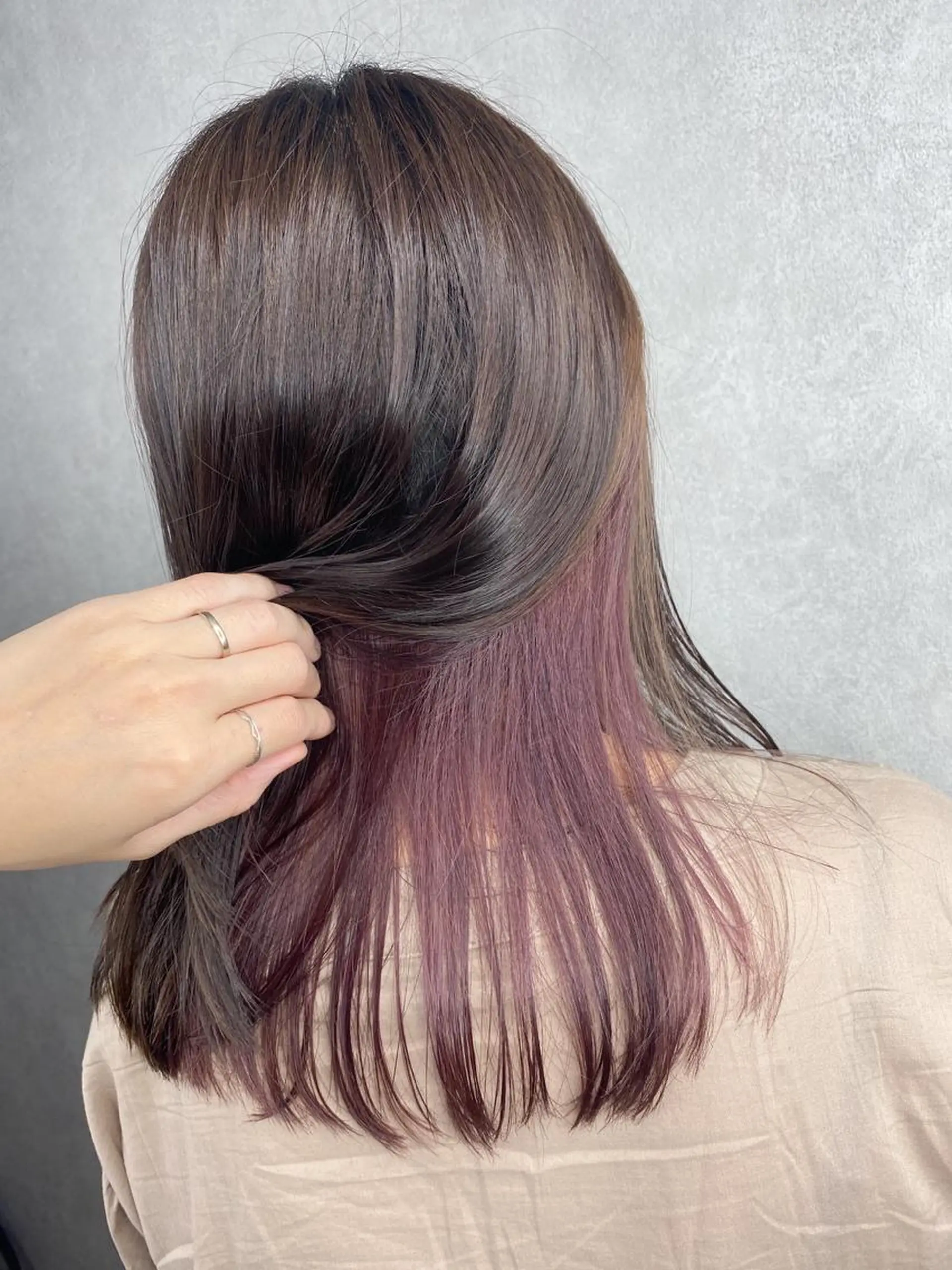 セミロング _White所属・ＳＨＩ ＺＵのヘアスタイル