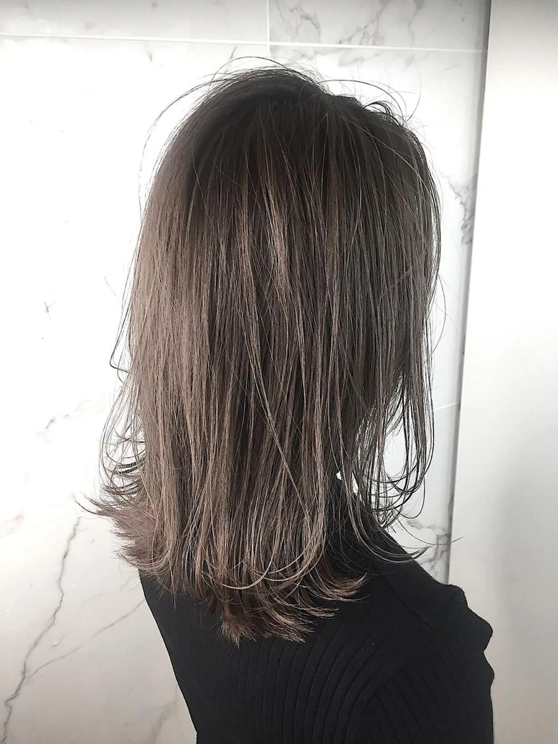 ミディアム カラー アッシュ カット 縮毛矯正 トリートメント AVANCE emiのヘアスタイル