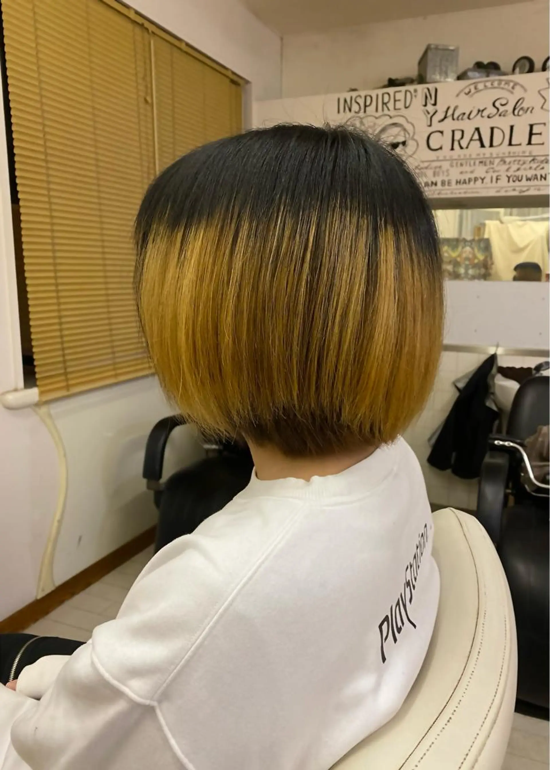 ショート カラー CRADLE Takeuchiのヘアスタイル