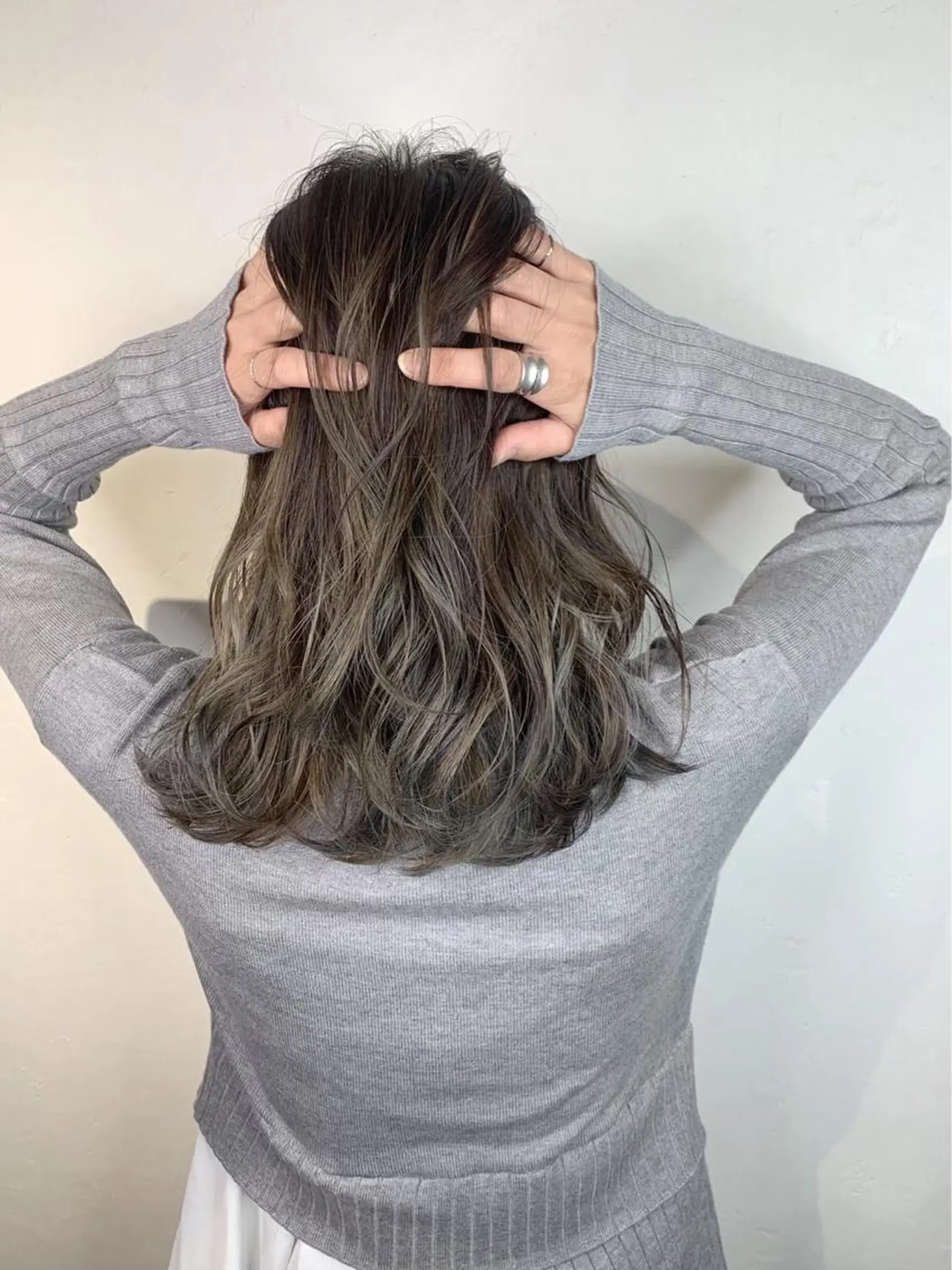 セミロング カラー _WHITE 高槻のヘアスタイル