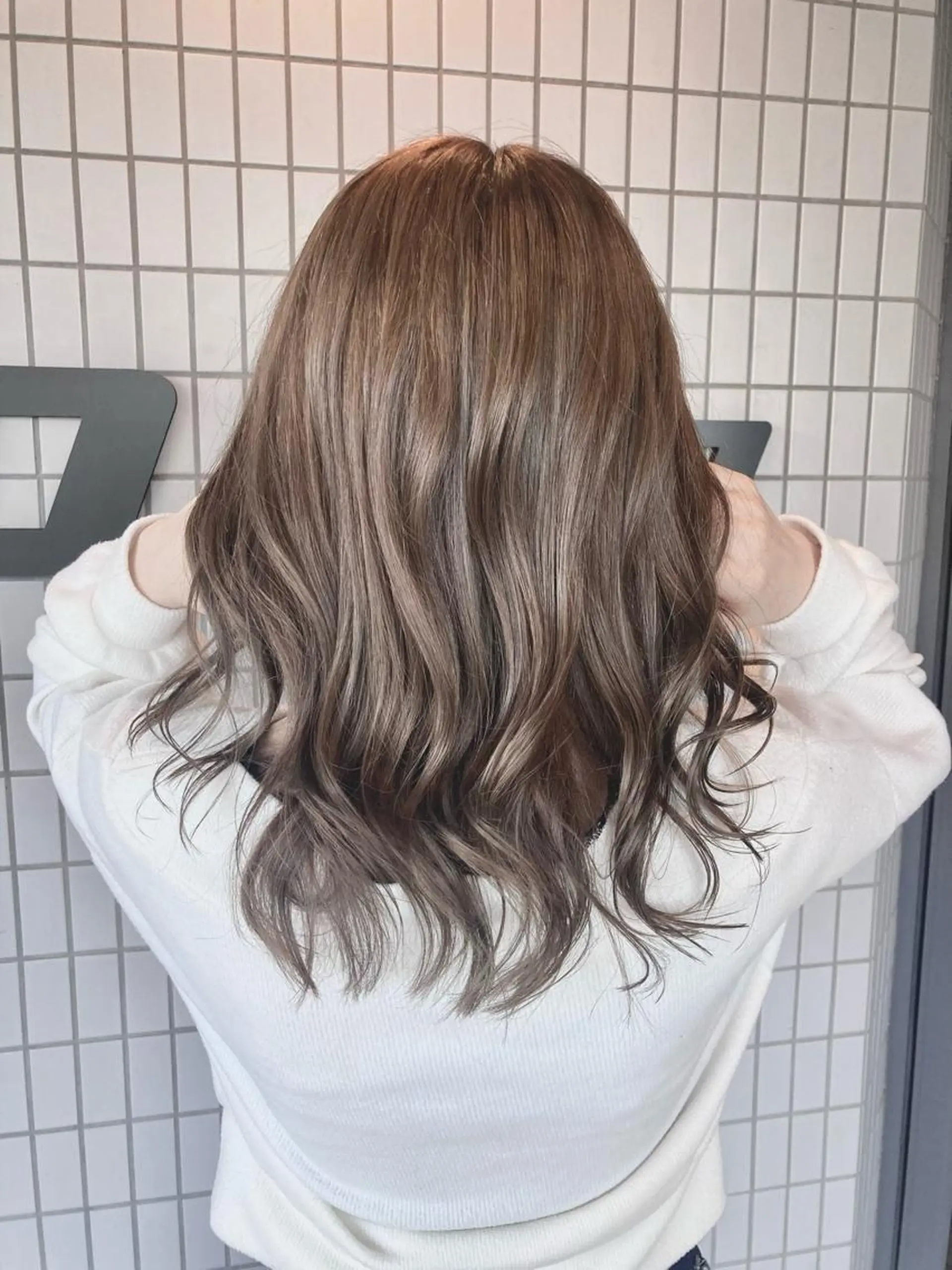 セミロング タカツド ユウキのヘアスタイル