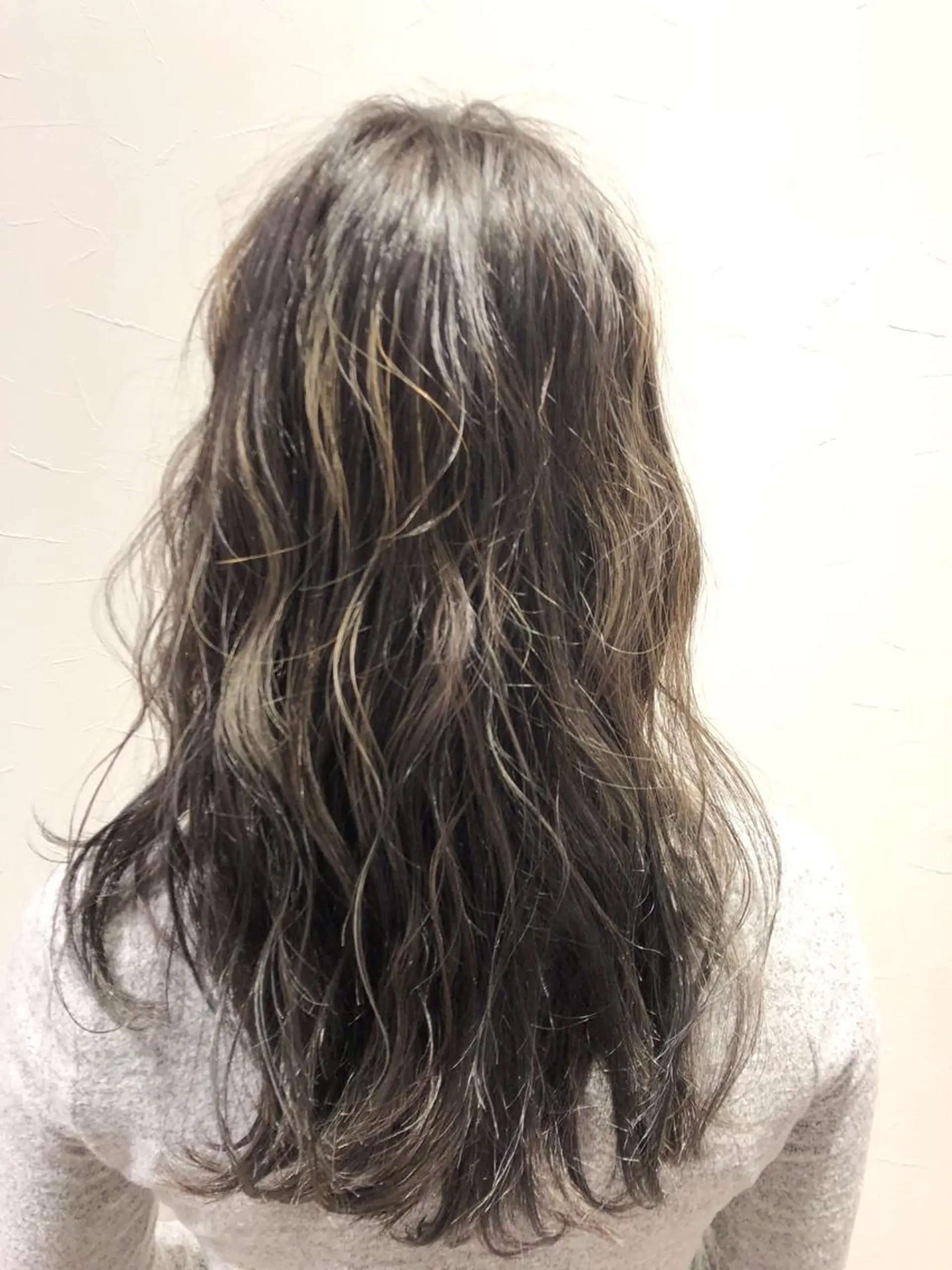 セミロング カラー ブリーチ ケアブリーチ ハイライトカラー ハイライト FELIZA所属・似合わせの達人🔥 石川就平のヘアスタイル