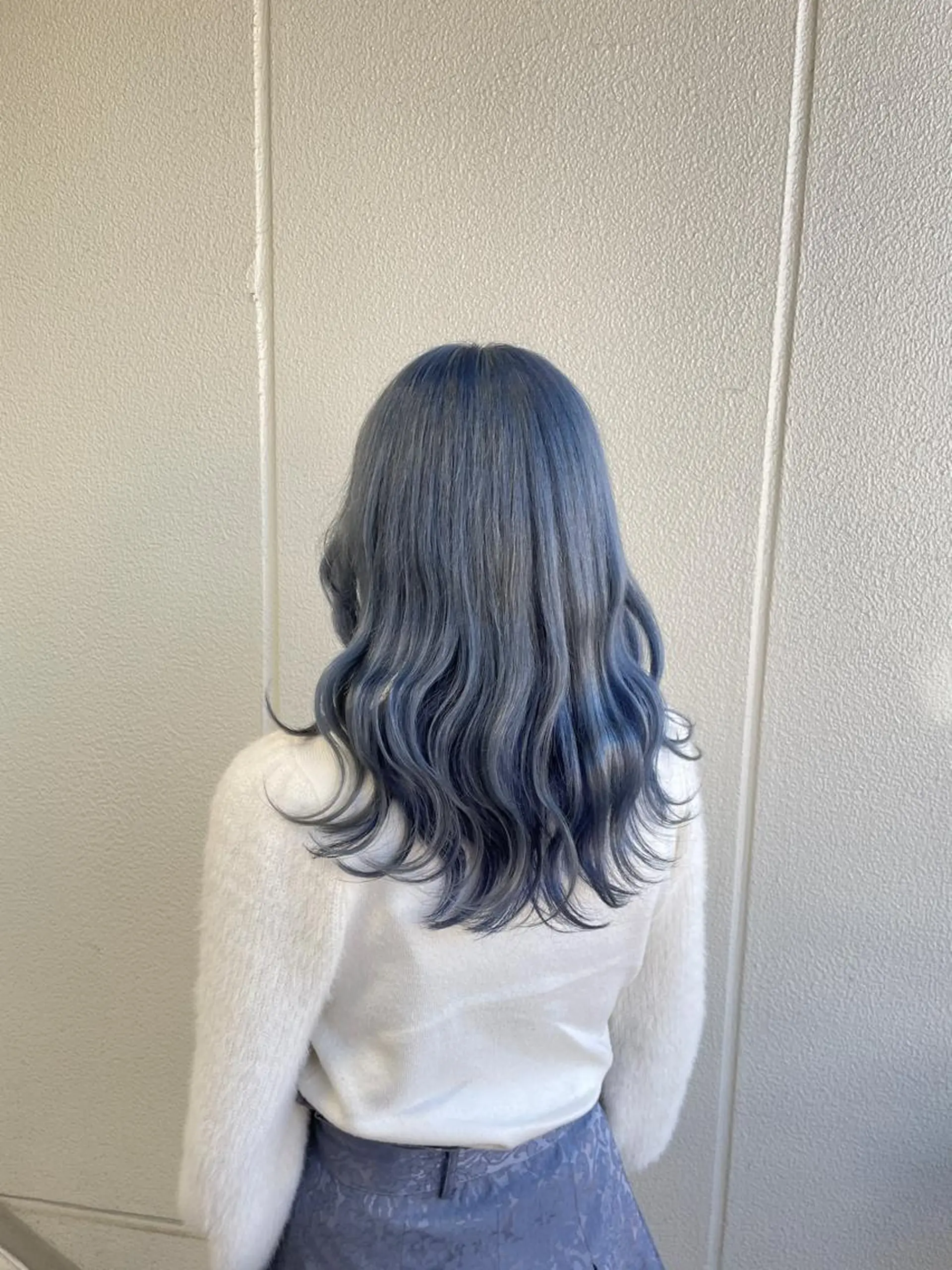 ロング カラー ヘアアレンジ ブルーカラー ネイビーカラー ヘアカラー トリートメント ヘッドスパ ヘアセット 艶髪✨寒色カラー✨ 翁長孝輔のヘアスタイル