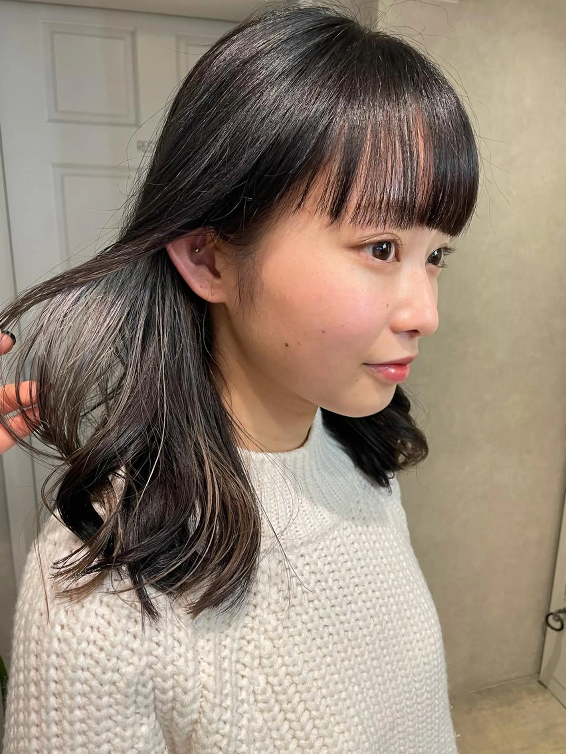 セミロング カラー ベージュカラー イヤリングカラー ヘアカラー ナチュラル透明感🌱 小山美樹子のヘアスタイル